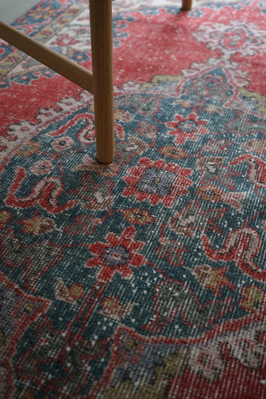 TURKEY OLD ISPARTA RED 1970年代 198 × 109 cm No.TR25143