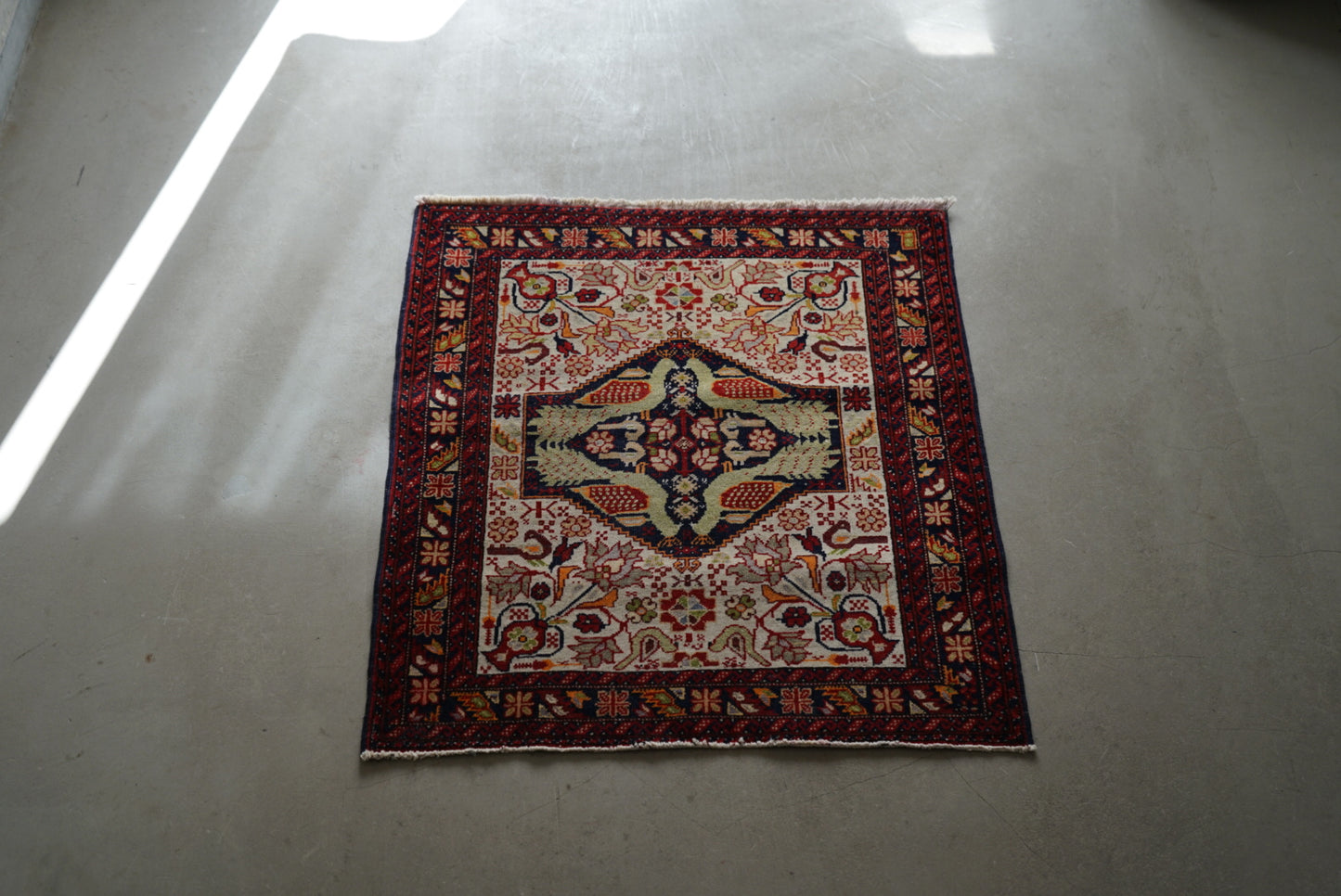 店頭販売 IRAN ANTIQUE KHORASAN KORMANJI 1900年代 80 × 71 cm