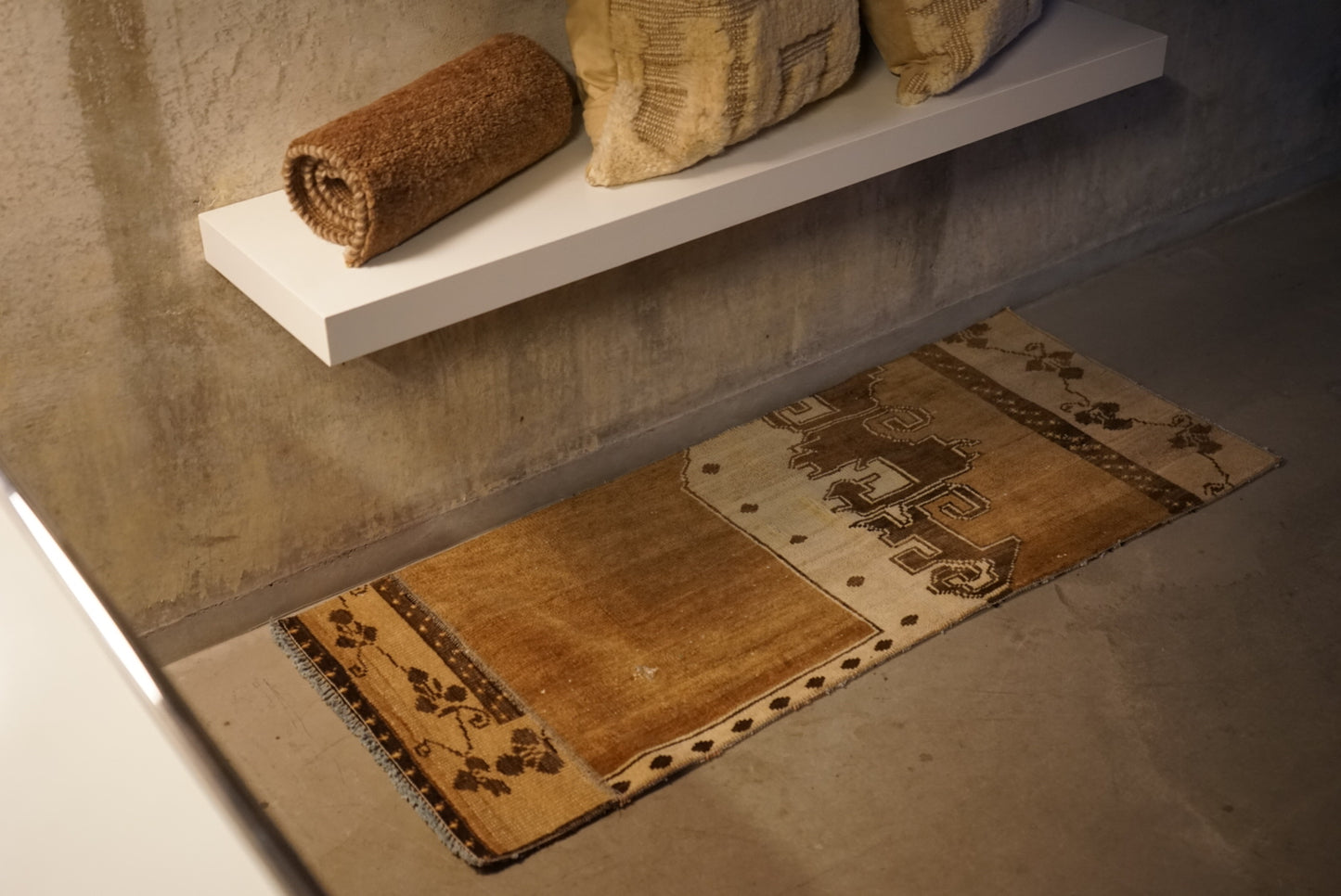 Türkiye Old Isparta Milk Coffee Color Small size 1980年代 115 × 47 cm No.TR25240