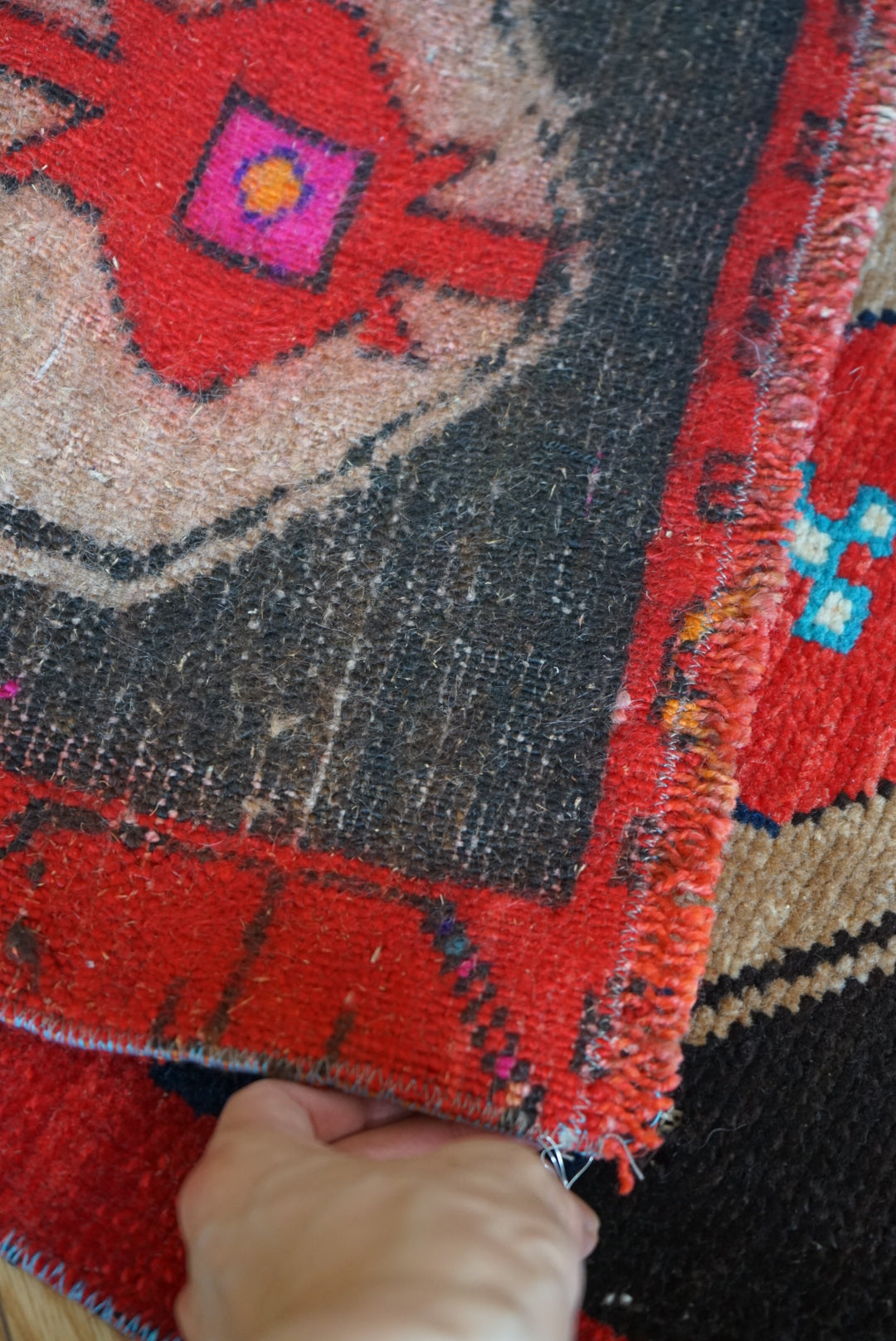 Türkiye Old Oushak Red , Beige , Black 1970年代 72.5 × 52 cm No.TR25545 / 国内送料無料・羊毛手織り絨毯