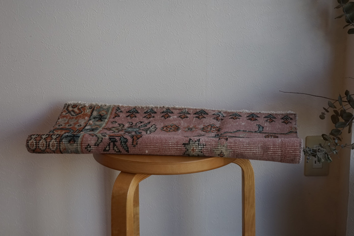 Türkiye Old Oushak Pink Flower 1970年代 95 × 60 cm No.TR25480 / 国内送料無料
