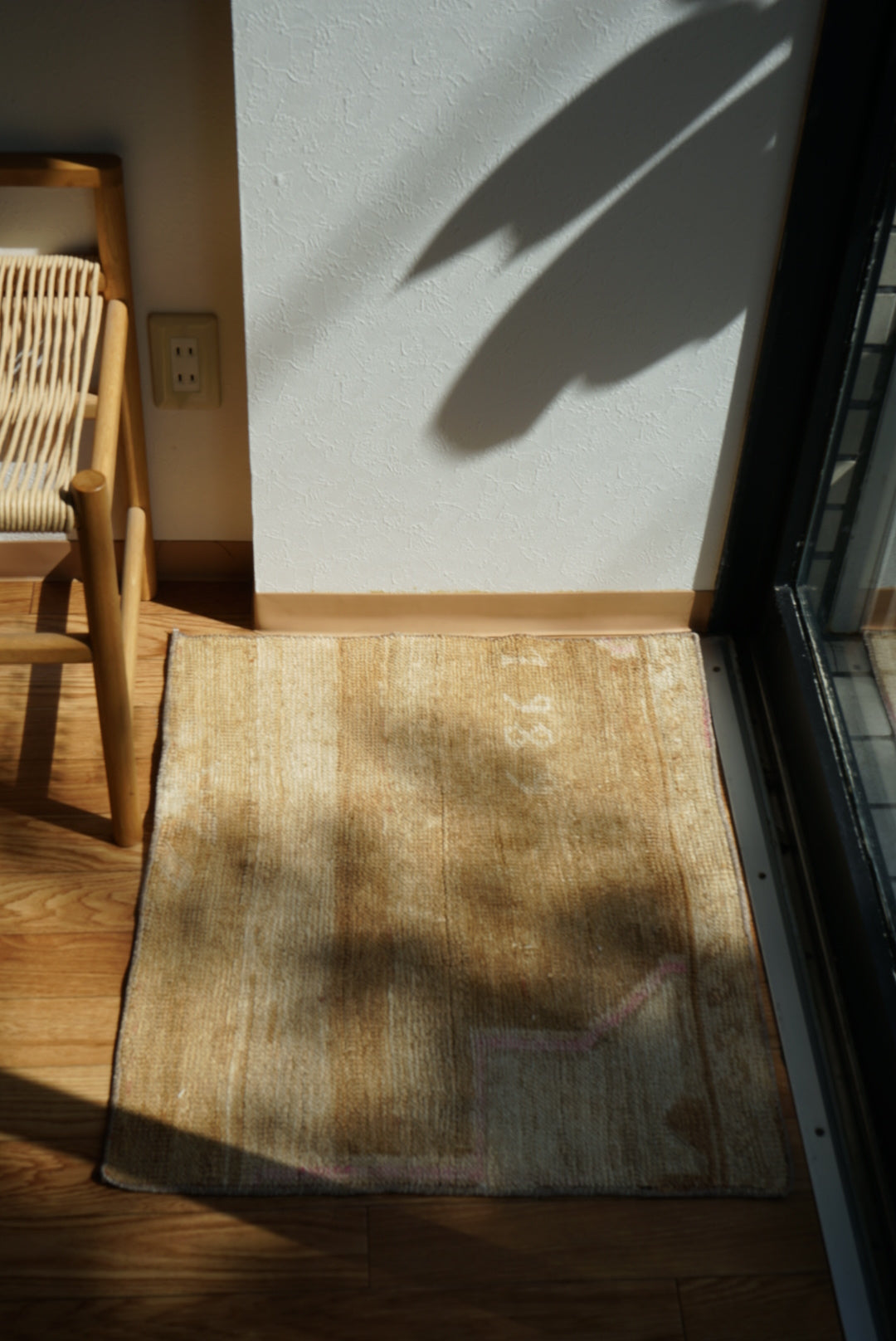 Türkiye Vintage Oushak Beige , Pink ,1989年代 69.5 × 58 cm No.TR25512 / 国内送料無料・羊毛手織り絨毯