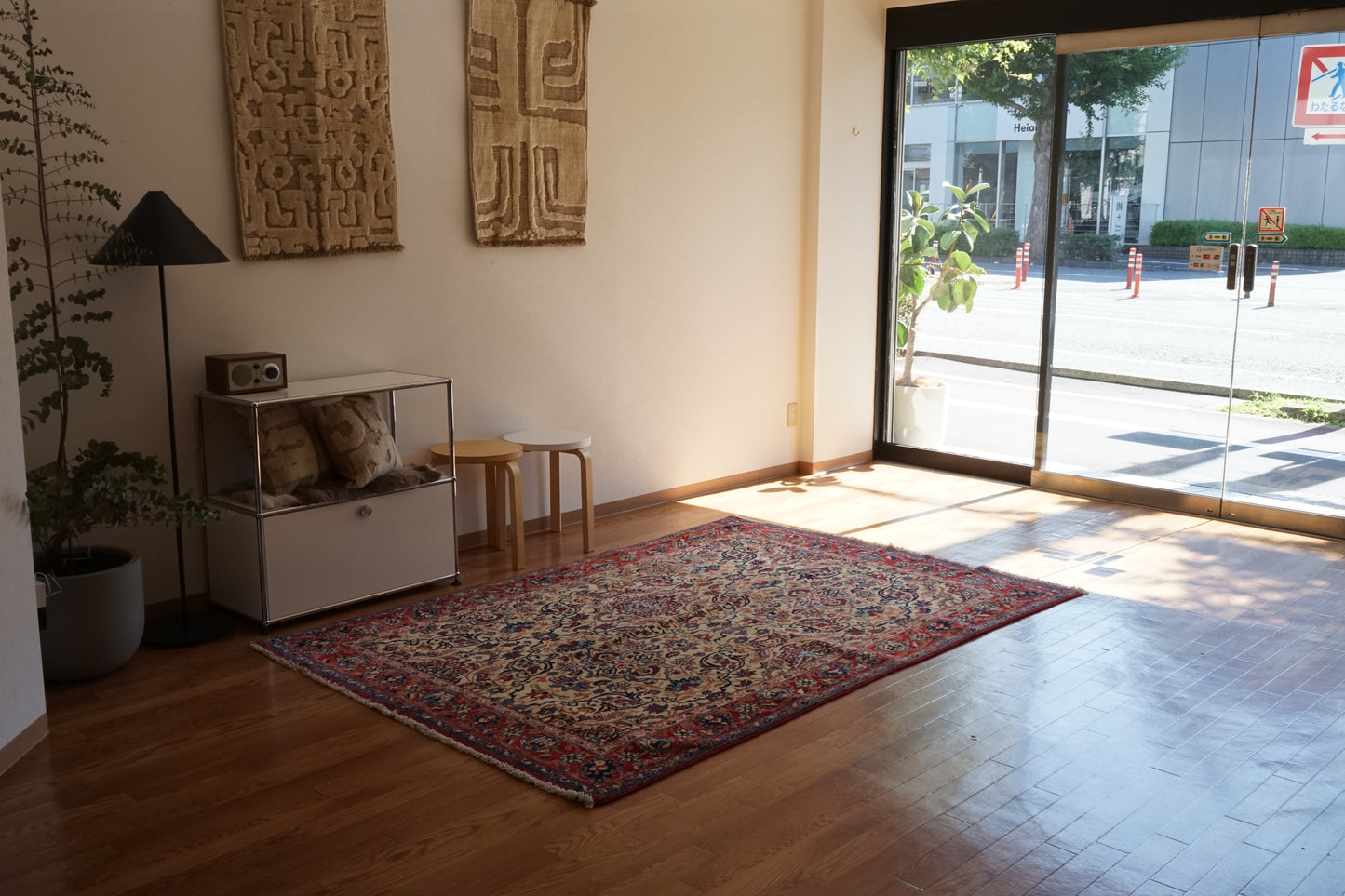 店頭販売 Iran Antique Esfahan 1840年代 231 × 157 cm / 国内送料無料・羊毛手織り絨毯