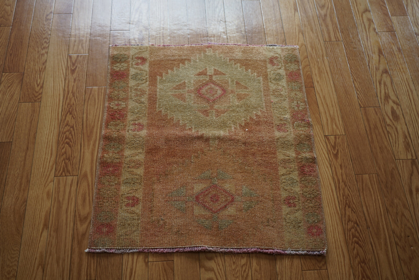 Türkiye Old Oushak Pink Medallion 1970年代 77.5 × 72 cm No.TR25413