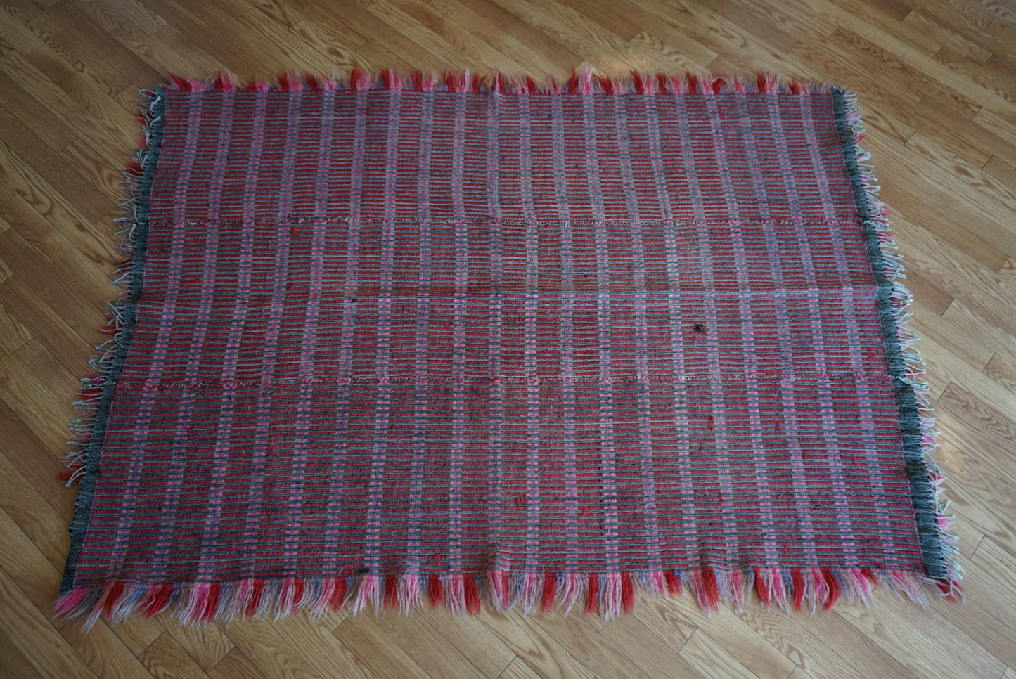 Türkiye Old Kilim Shaggy Pink , Red 1960年代 195 × 144 cm No.TR25546 / 国内送料無料・羊毛手織りキリム