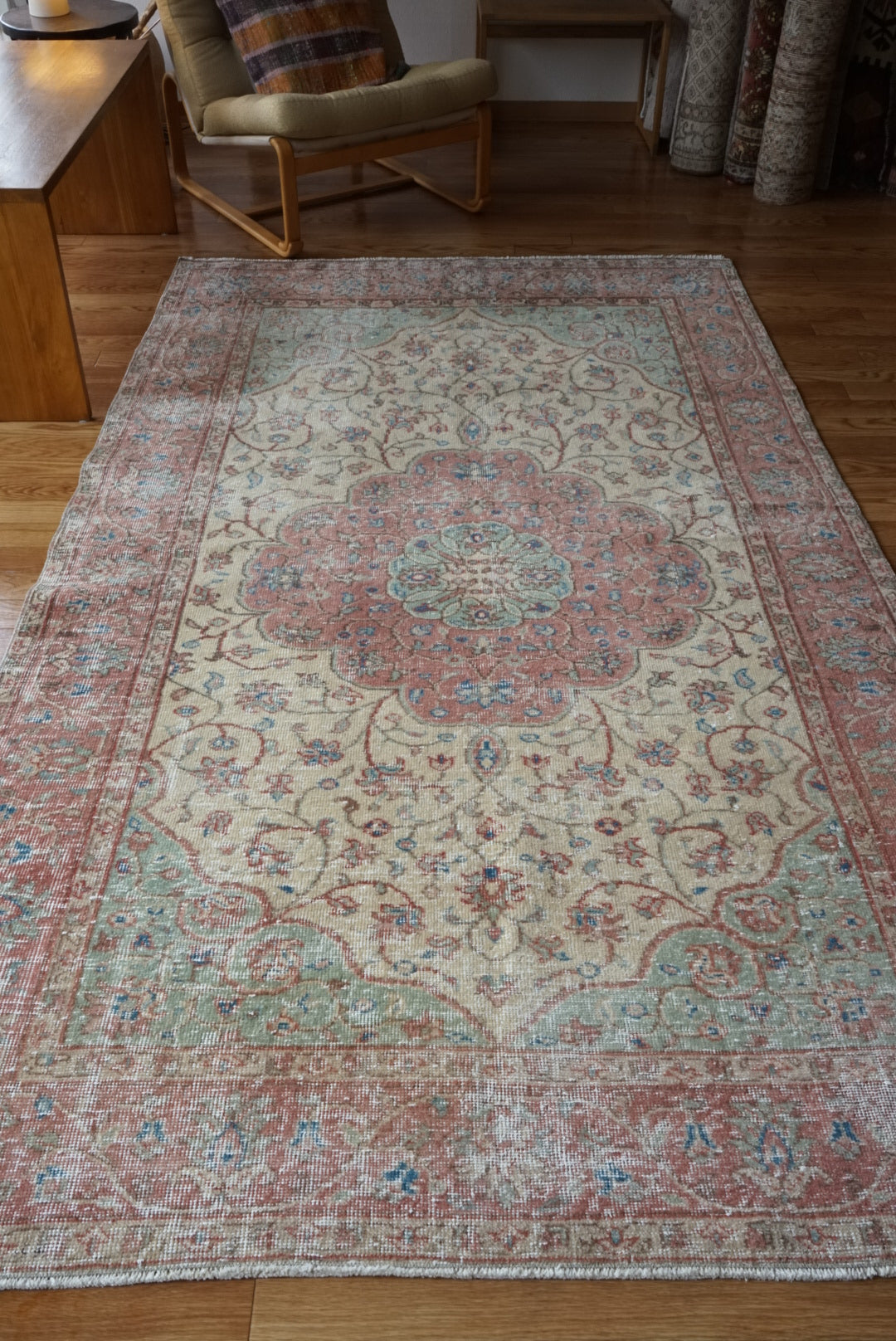Türkiye Old Isparta Beige , Red , Green Medallion 1960年代 244 × 142 cm No.TR25455