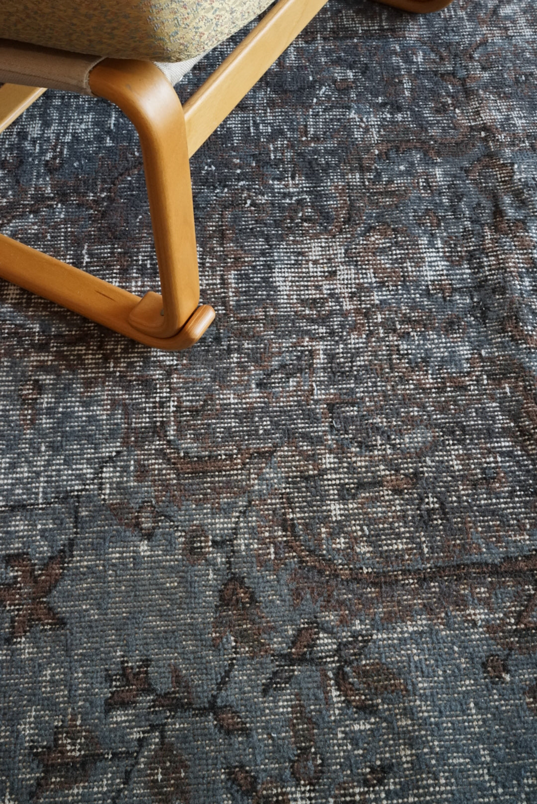 Türkiye Old Isparta Medallion Overdye Blue Glay , Brown 1970年代 250 × 161 cm No.TR25495 / 国内送料無料