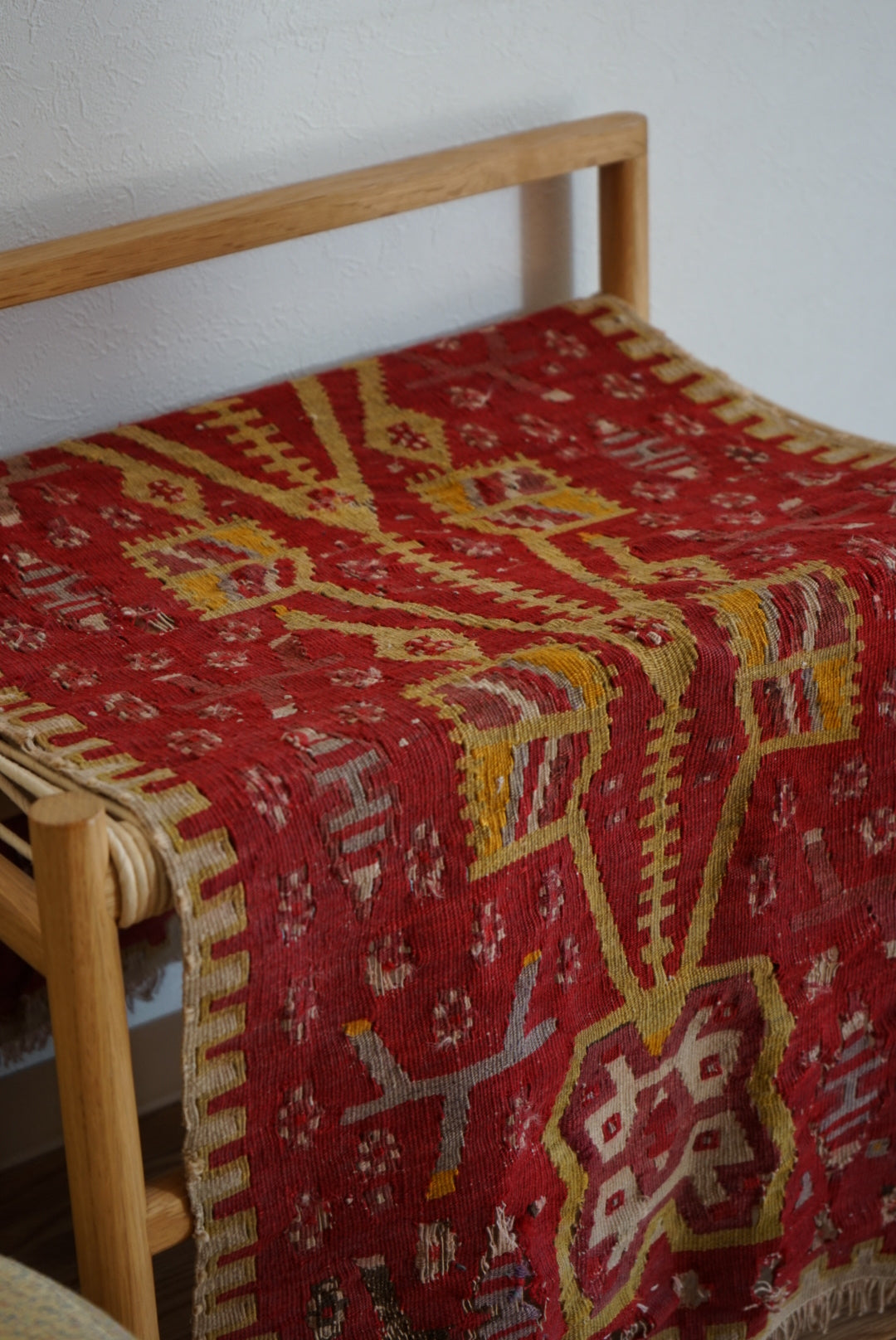 店頭販売 Tribal rug Türkiye Old Anatoria Kilim Tapestry Red , Yellow " Tree of life " 1960年代 111 × 53 cm No.TR25565 / 国内送料無料・羊毛手織りキリム