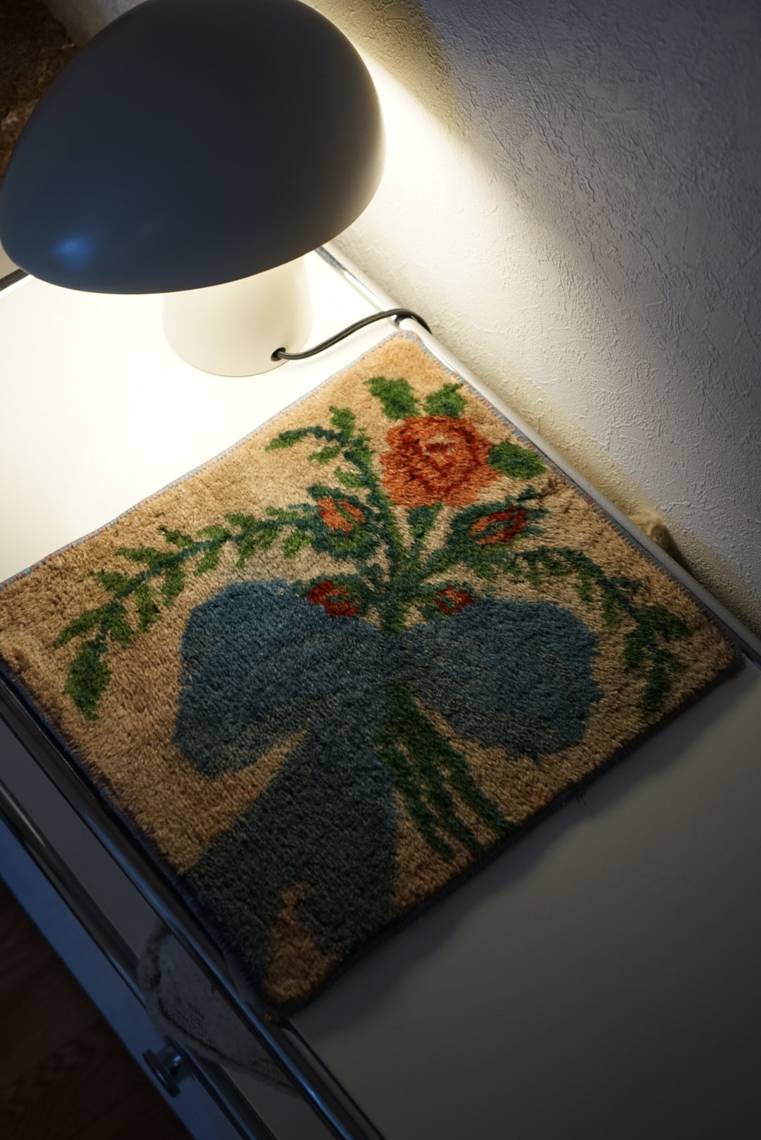 Türkiye Old Oushak Bouquet 1970年代 34.5 × 31 cm No.TR25537 / 国内送料無料・羊毛手織り絨毯