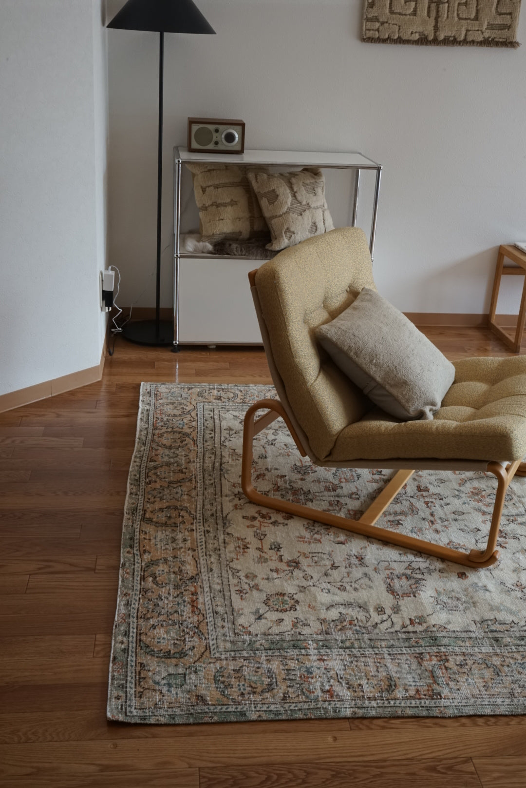 Türkiye Old Isparta Ivory , Orange Flower 1970年代 242 × 164.5 cm No.TR25504 / 国内送料無料