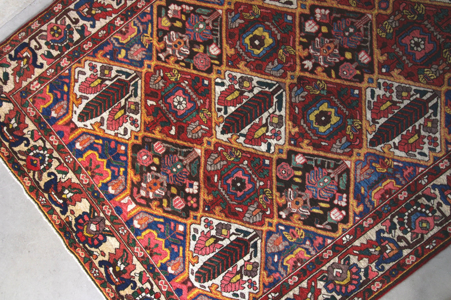 店頭販売 IRAN ANTIQUE BAKHTIARI 
SHALAMZAR 1840年代 207 × 155 cm