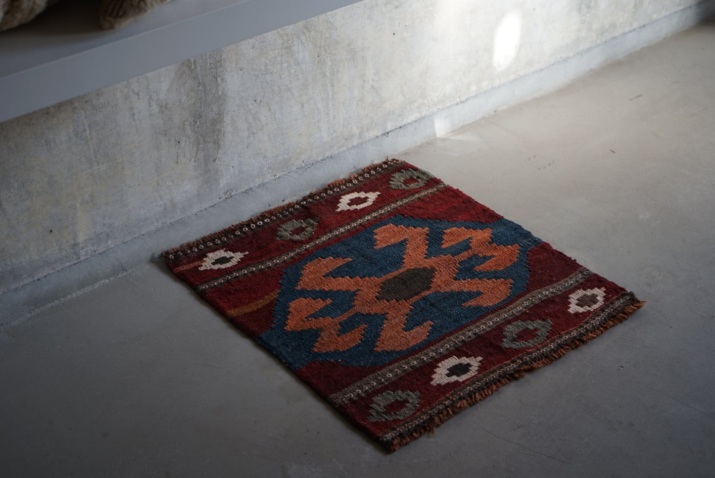 Türkiye Old Kilim Small size 1970年代 52 × 50 cm No.TR25234