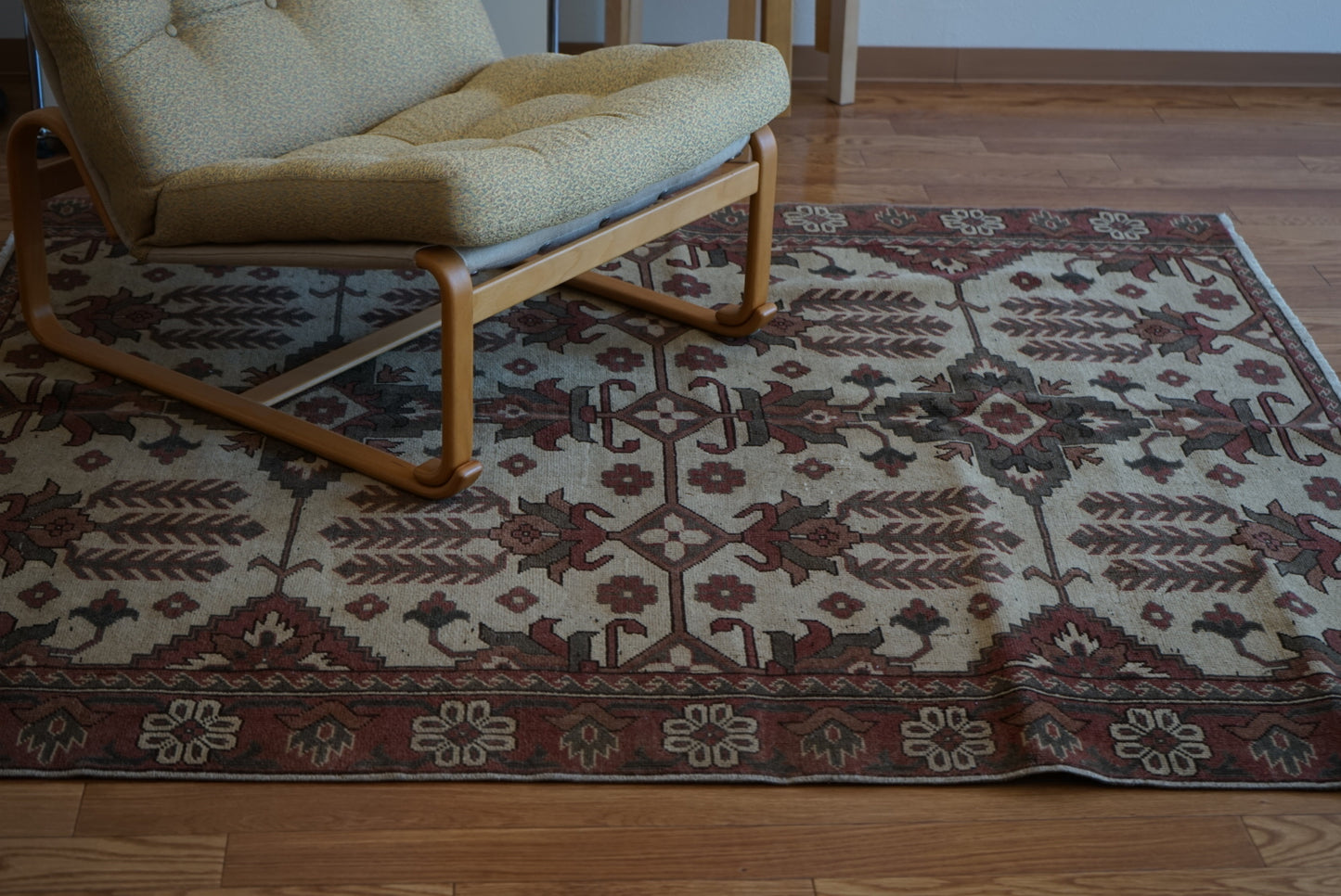 店頭販売 Türkiye Old Oushak Beige , Brown , Green 1970年代 164.5 × 143.5 cm No.TR25429
