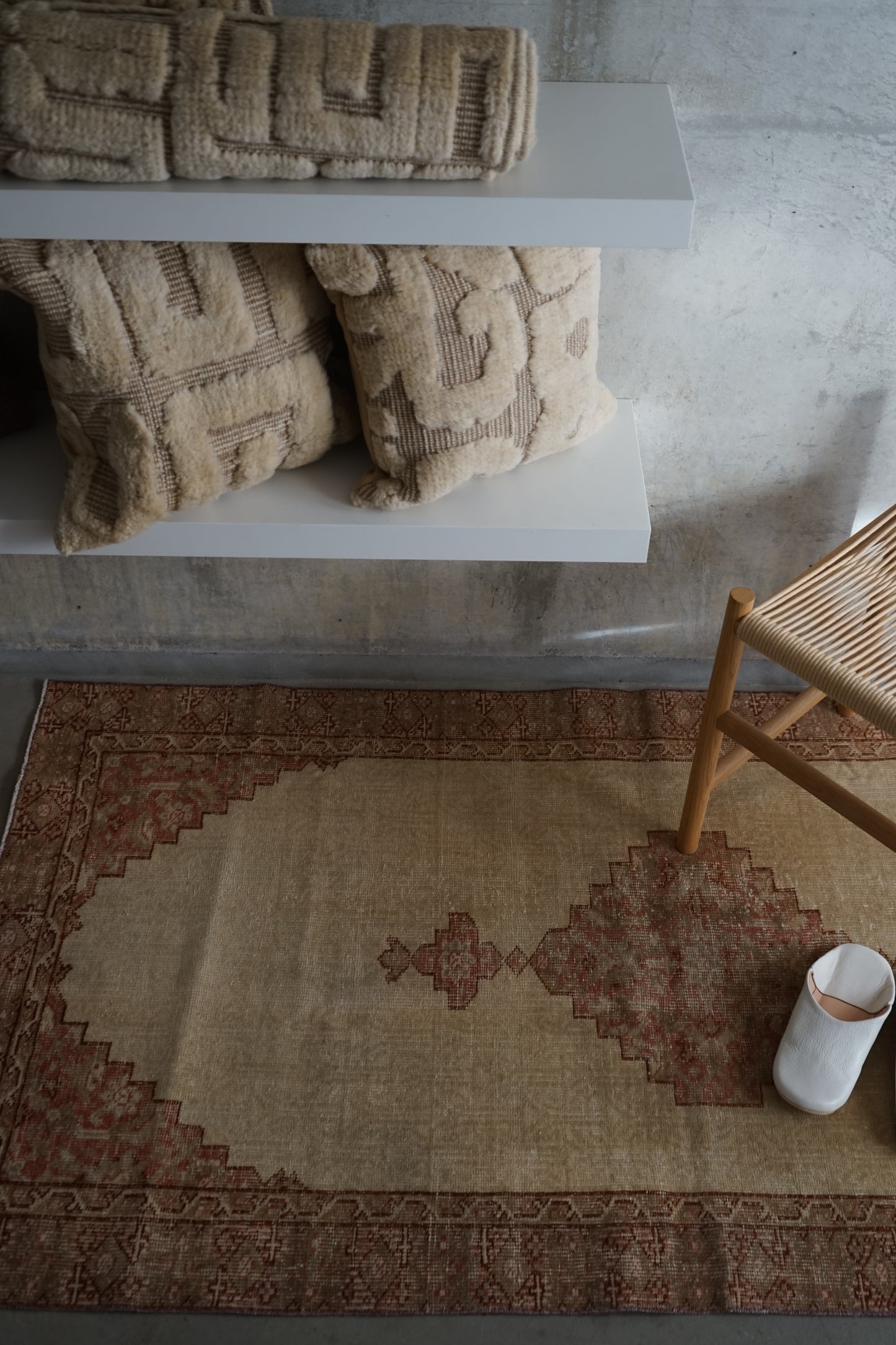 TURKEY OLD ISPARTA BEIGE MEDALION 1970年代 172 × 92 cm No.TR25200