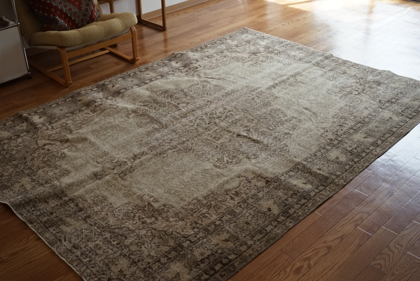 Türkiye Old Isparta Medallion Beige , Glay 1960年代 255.5 × 184 cm No.TR25491 / 国内送料無料
