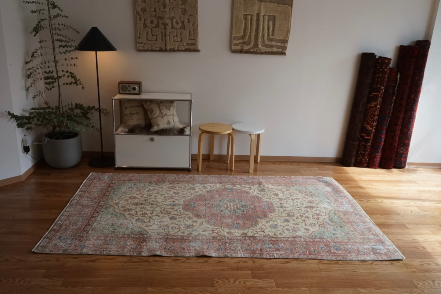 Türkiye Old Isparta Beige , Red , Green Medallion 1960年代 244 × 142 cm No.TR25455