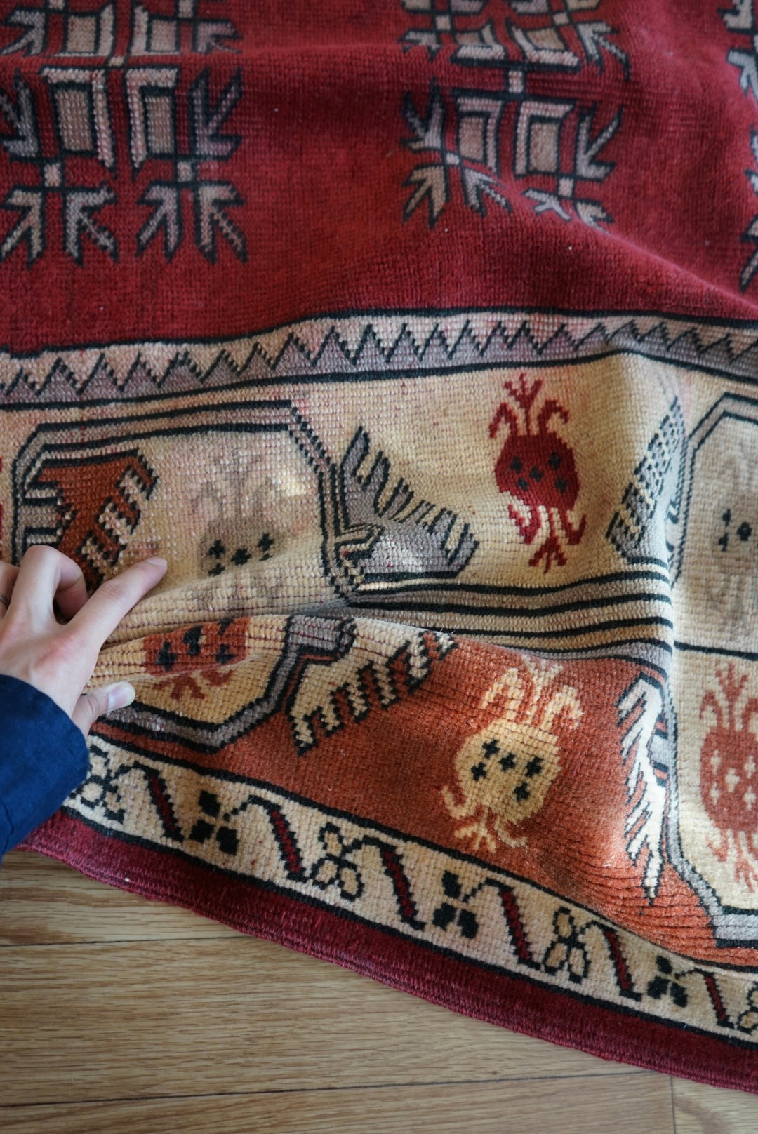 Türkiye Old Anatoria Beige , Red 1960年代 178 × 123 cm No.TR25552 / 国内送料無料・羊毛手織り絨毯