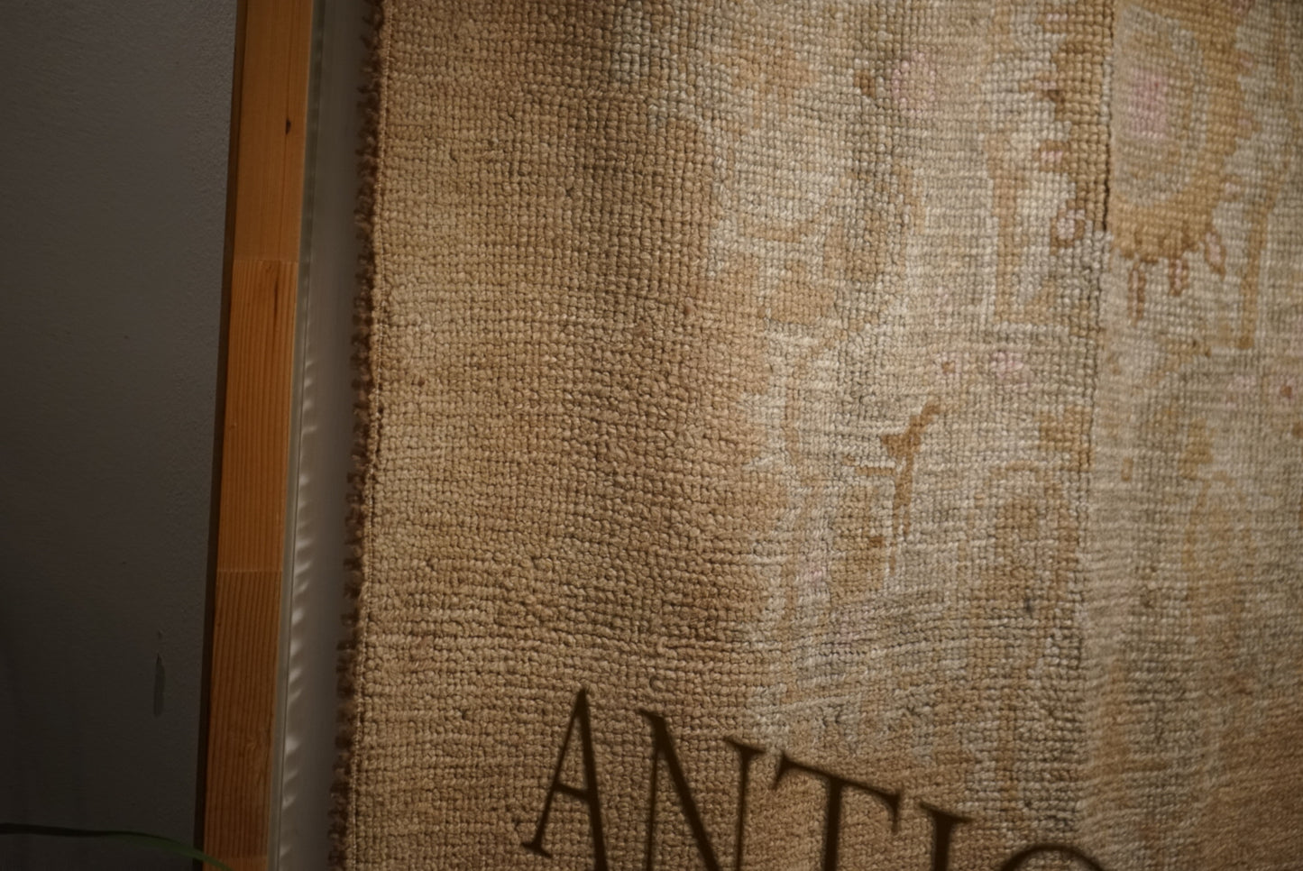 Türkiye Old Oushak Beige Medallion Flower Small size 1970年代 129 × 106 cm No.TR25238