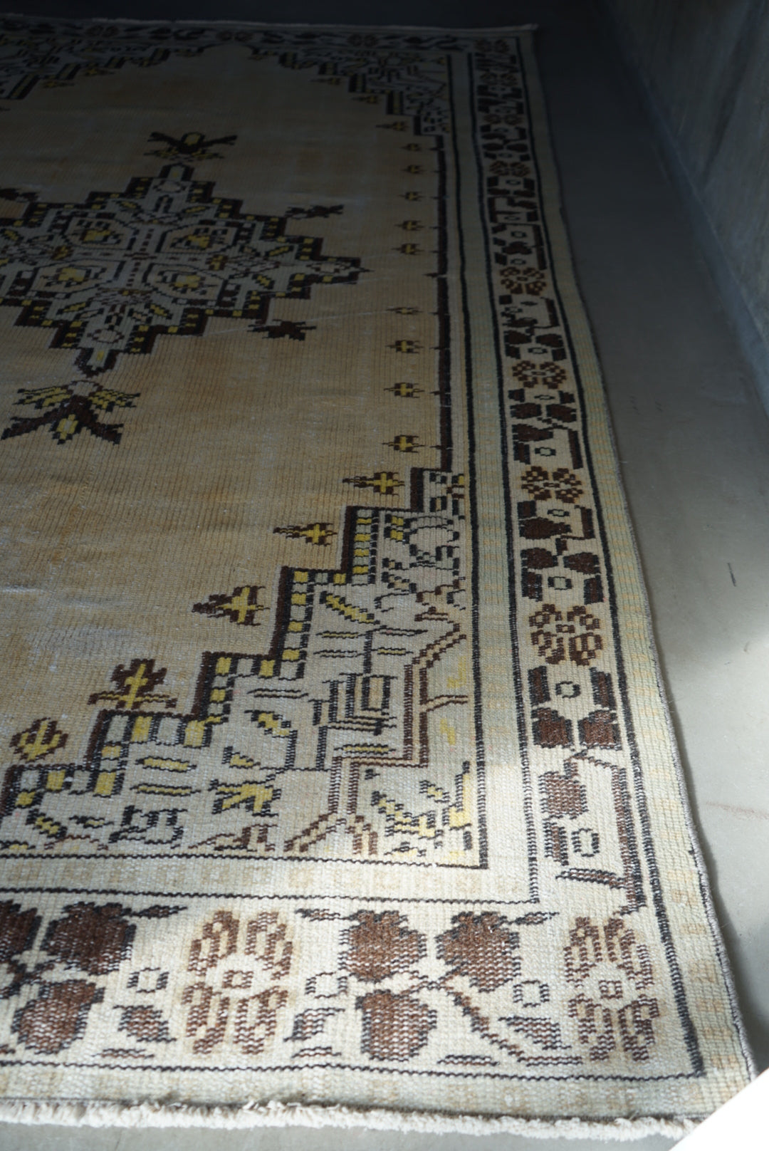 Türkiye Old Isparta Yellow Beige 1970年代 248 × 149 cm No.TR25229