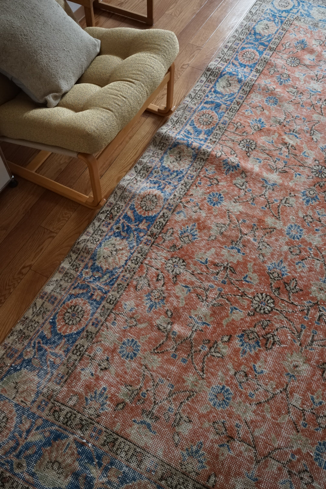 Türkiye Old Isparta Scarlet , Blue 1970年代 271.5 × 164 cm No.TR25507 / 国内送料無料・羊毛手織り絨毯