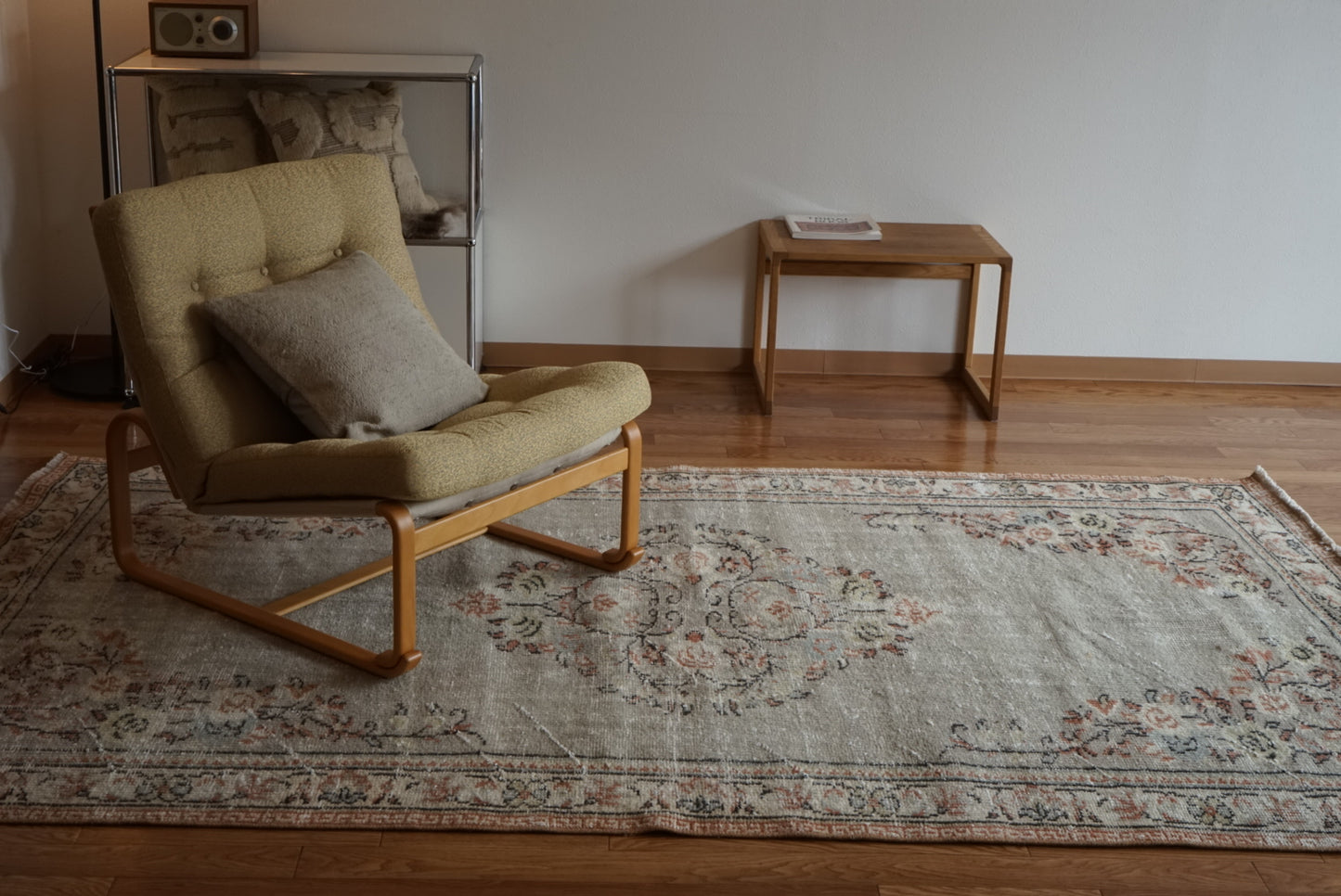 Türkiye Old Isparta Sage Green Flower Medallion 1970年代 248 × 148.5 cm No.TR25511 / 国内送料無料・羊毛手織り絨毯