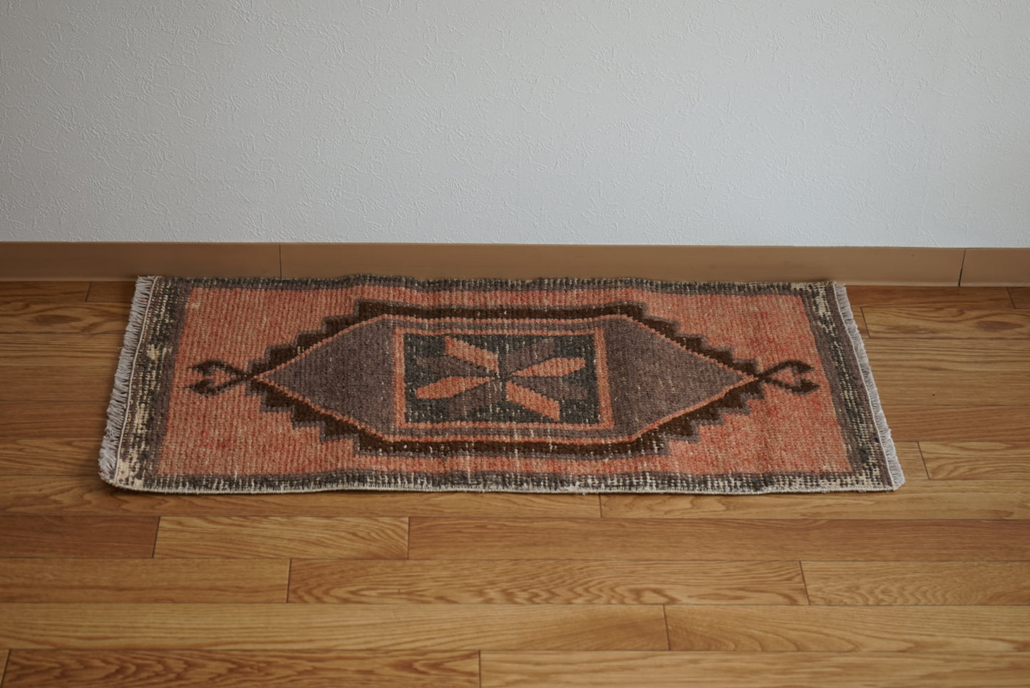 Türkiye Old Oushak Pink , Glay  1970年代 92 × 46 cm No.TR25423