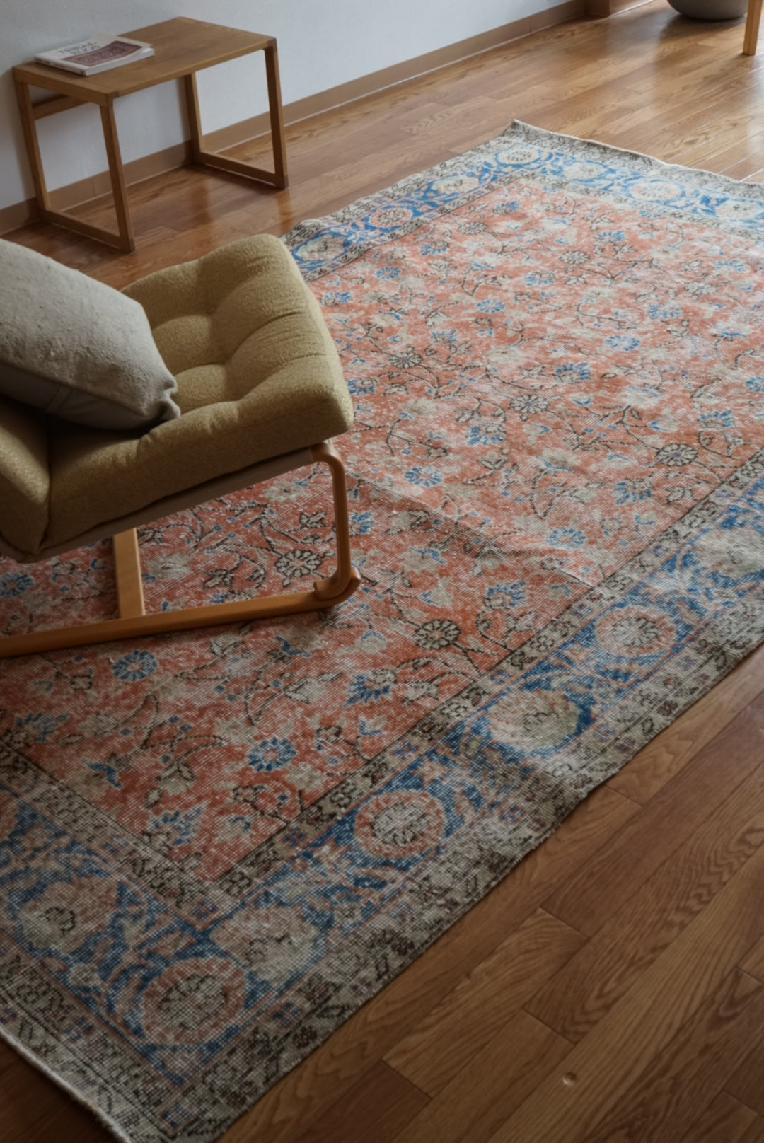 Türkiye Old Isparta Scarlet , Blue 1970年代 271.5 × 164 cm No.TR25507 / 国内送料無料・羊毛手織り絨毯
