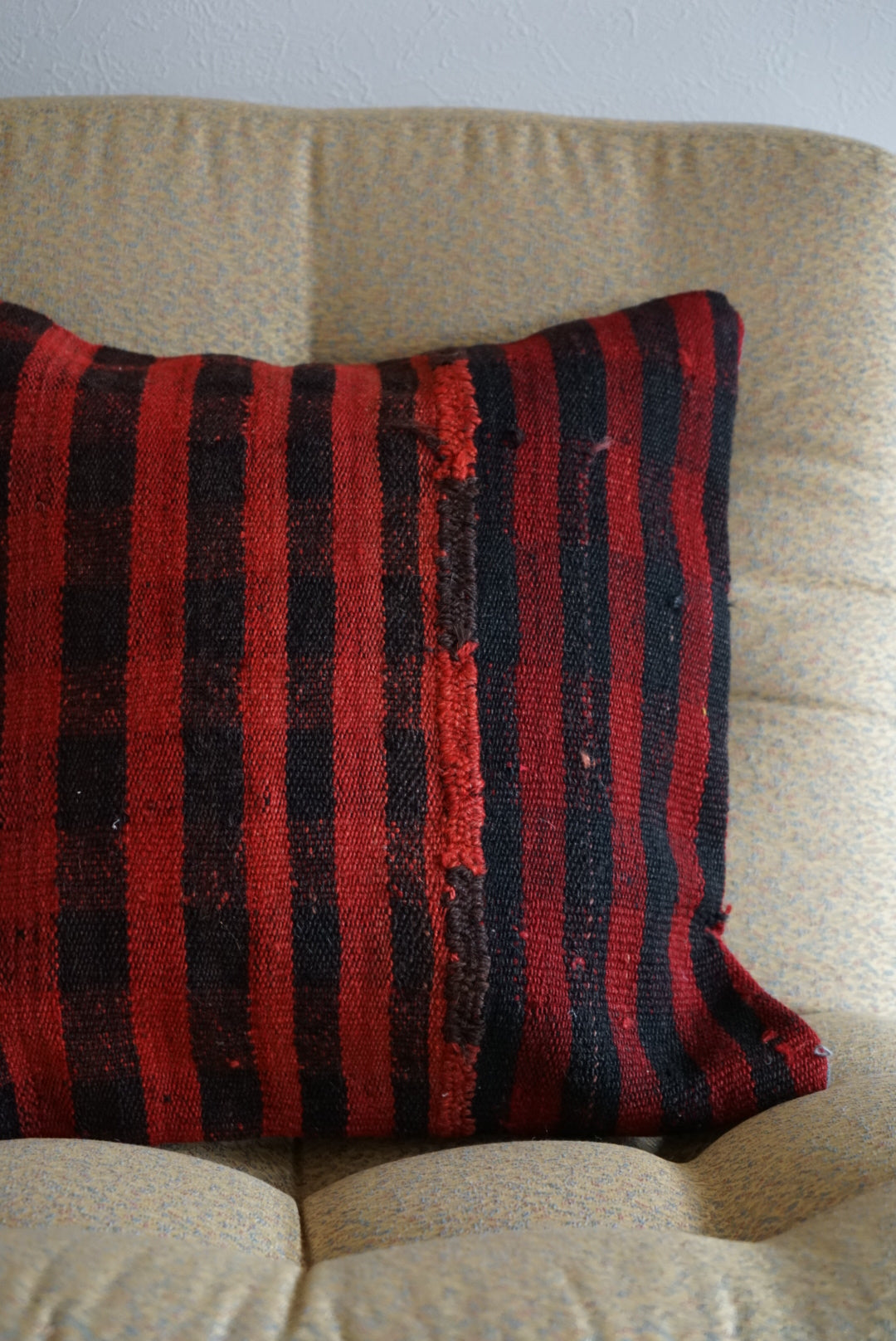 Türkiye Old Kilim Cushion Cover Red , Black Checker Design 50 × 50 cm No.TR25524 / 国内送料無料・羊毛手織りキリム