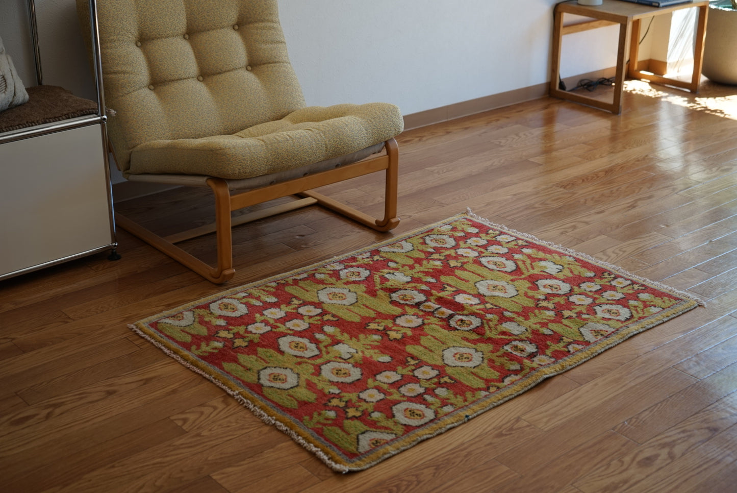 Türkiye Old Oushak Flower Red , Green , Yellow 1970年代 112 × 82.5 cm No.TR25430