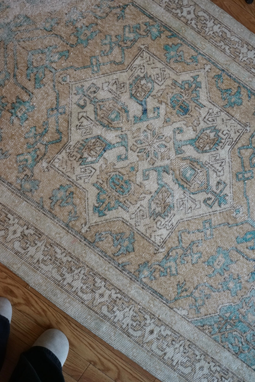 Türkiye Old Oushak Beige , Blue , Medallion 1960年代 227 × 132cm No.TR25454