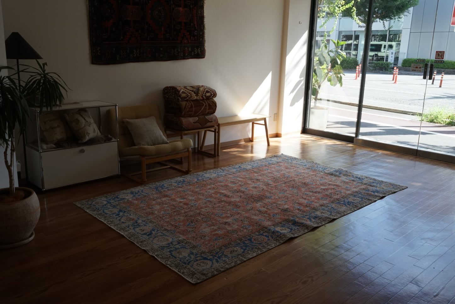 Türkiye Old Isparta Scarlet , Blue 1970年代 271.5 × 164 cm No.TR25507 / 国内送料無料・羊毛手織り絨毯