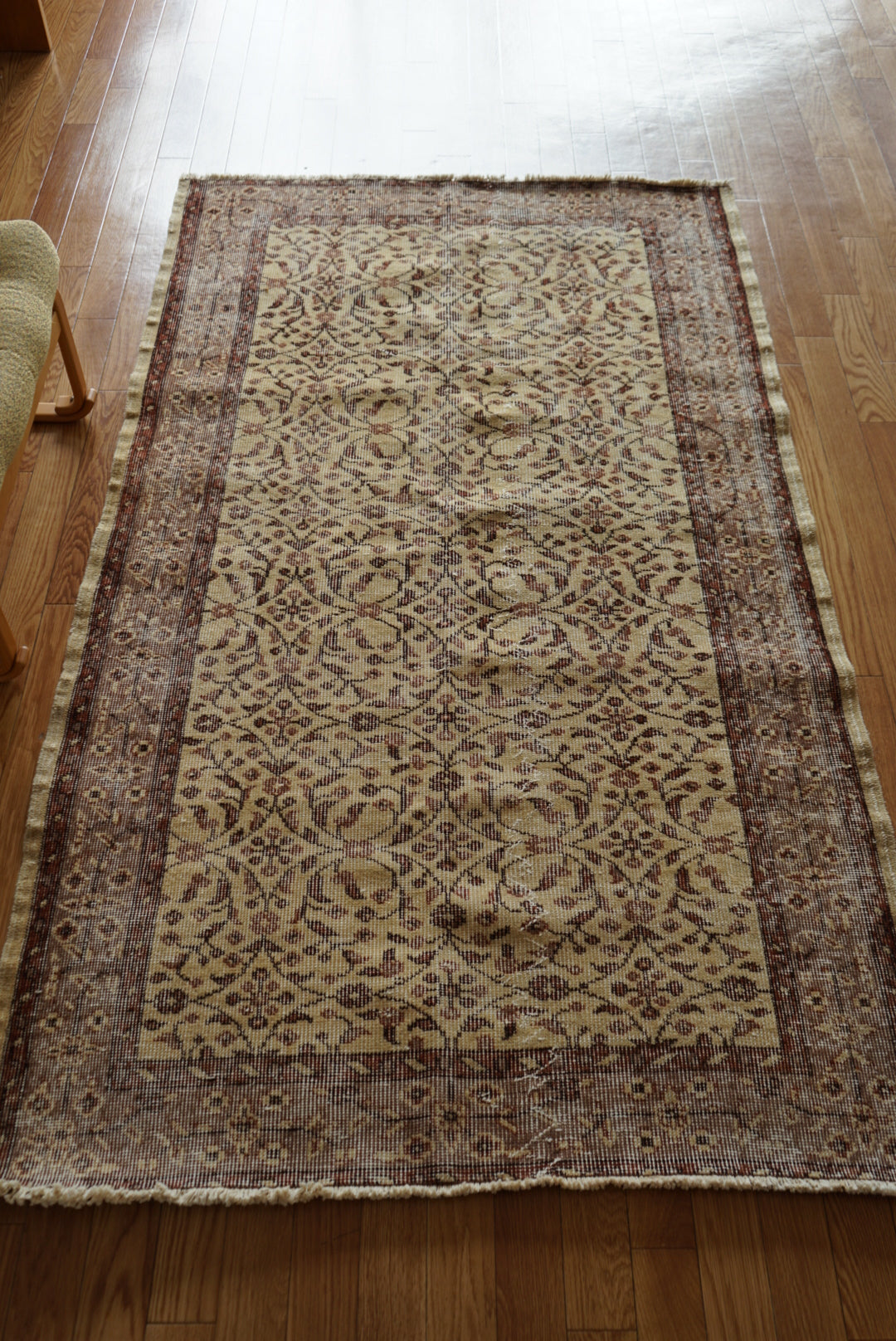 Türkiye Old Isparta Beige ,  Azuki Color Flower 1970年代 198.5 × 117 cm No.TR25519 / 国内送料無料・羊毛手織り絨毯