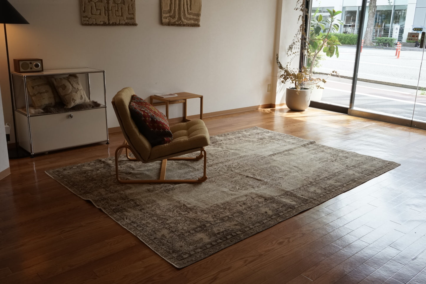 Türkiye Old Isparta Medallion Beige , Glay 1960年代 255.5 × 184 cm No.TR25491 / 国内送料無料