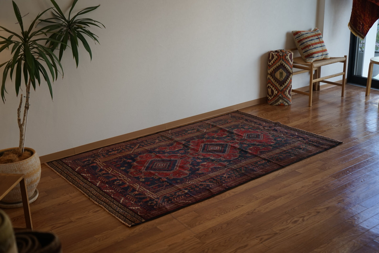 Afghanistan Vintage Baluch Navy Tribal Design 1980年代 208 × 130 cm No.AF2525