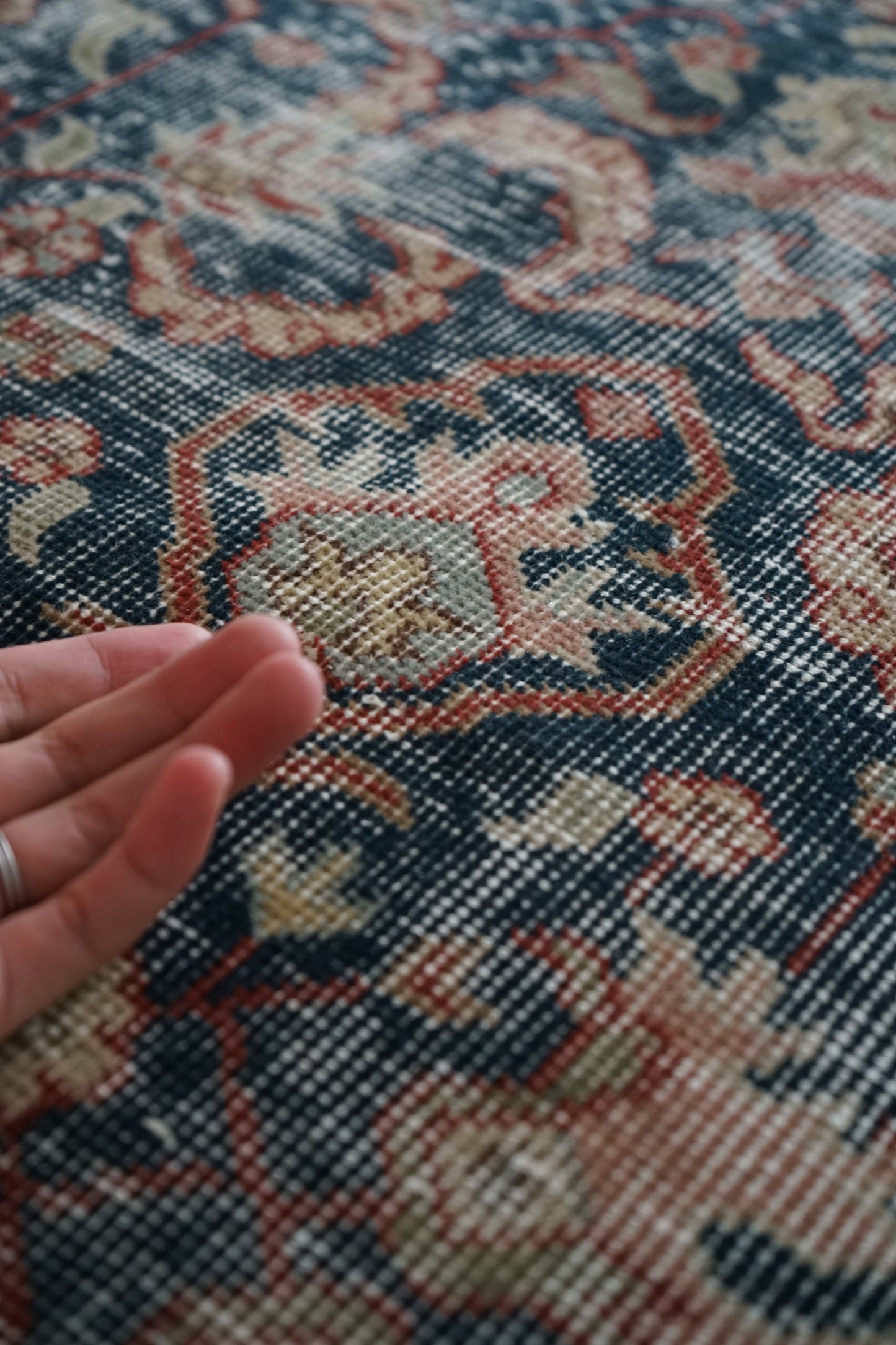 TURKEY OLD ISPARTA NAVY FLORAL 1970年代 207 × 114 cm No.TR25176