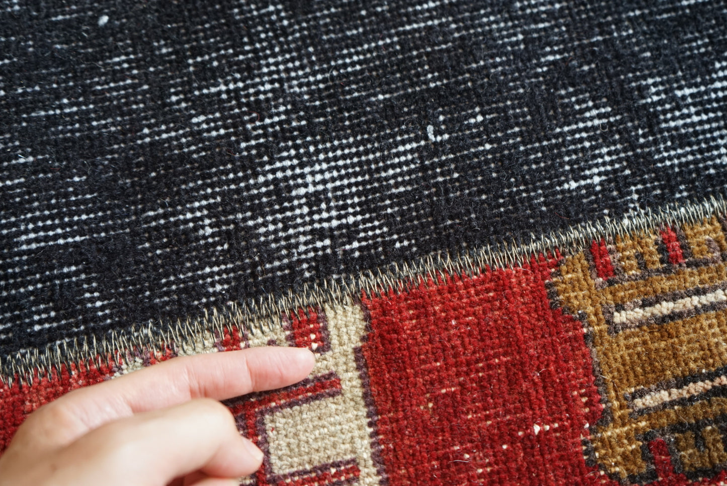 Türkiye Old Oushak Black , Red Patchwork Runner 1970年代 109 × 61.5 cm No.TR25421