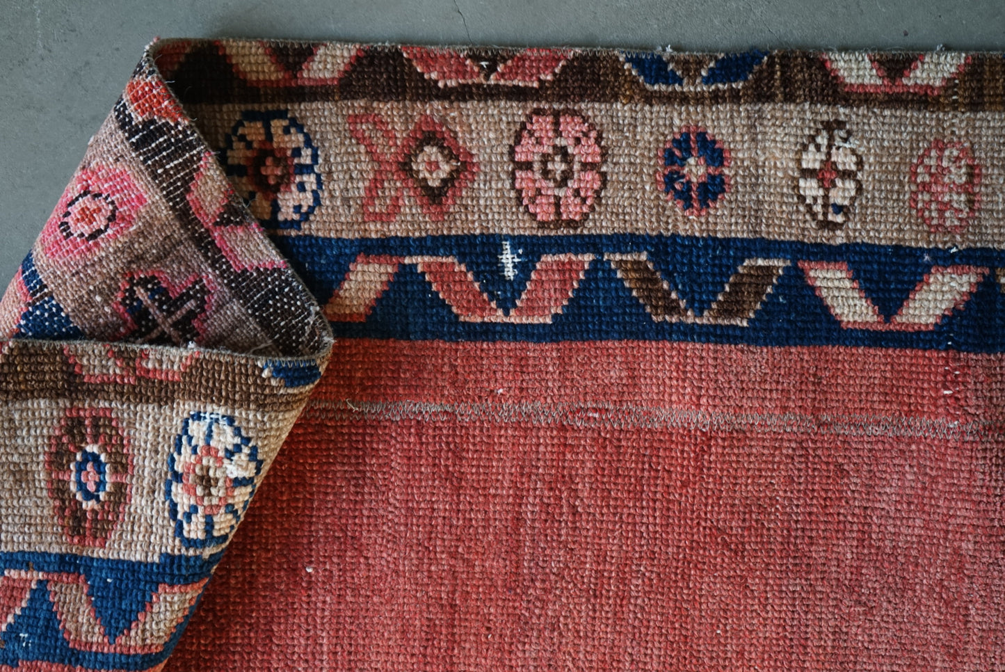 Türkiye Old Oushak Salmon Pink , Navy Runner 1970年代 191 × 60 cm No.TR25271