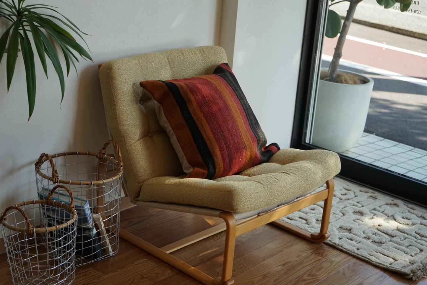 Türkiye Old Kilim Cushion Cover Red , Orange , Black Stripe Design 50 × 50 cm No.TR25561 / 送料無料・羊毛手織りキリム