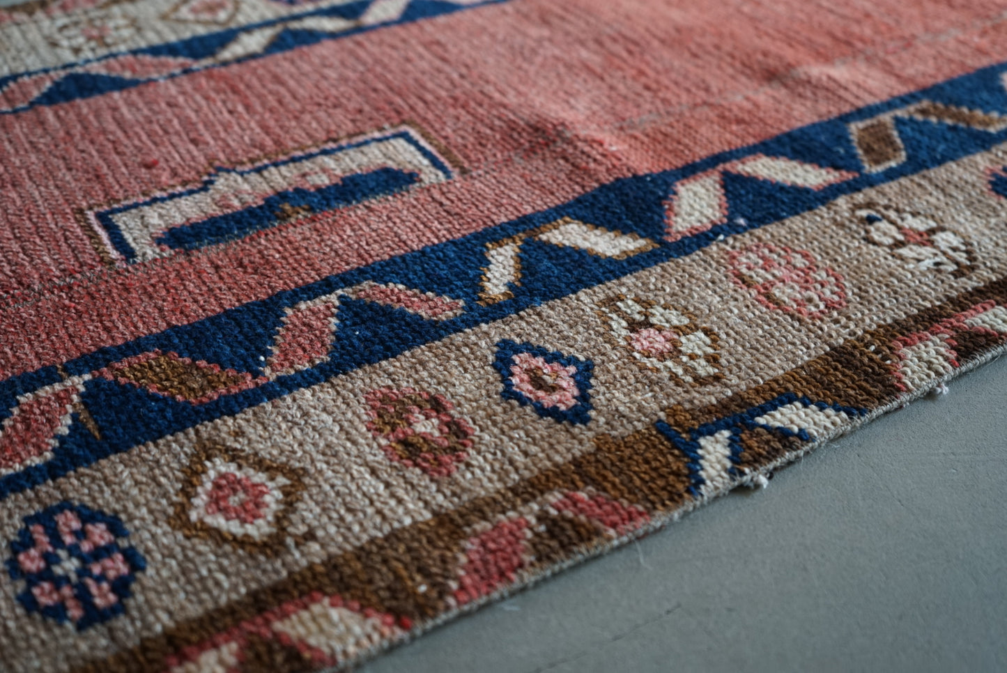 Türkiye Old Oushak Salmon Pink , Navy Runner 1970年代 191 × 60 cm No.TR25271