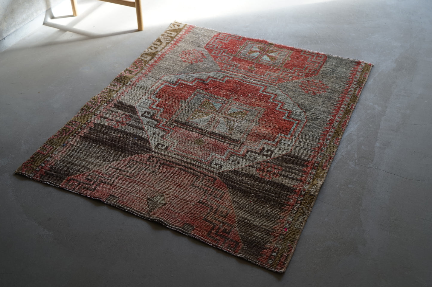TURKEY VINTAGE SMALL RUG ANATORIA 114 × 94 cm No.TR25186