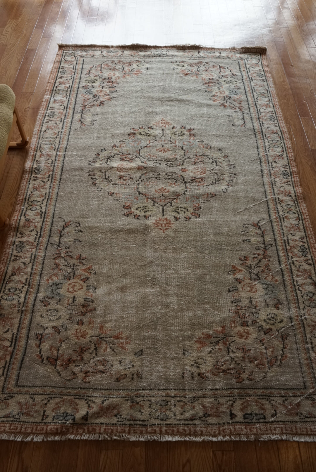 Türkiye Old Isparta Sage Green Flower Medallion 1970年代 248 × 148.5 cm No.TR25511 / 国内送料無料・羊毛手織り絨毯