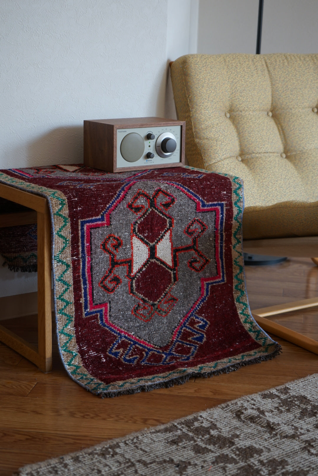 Türkiye Old Oushak Red , Green 1970年代 110.5 × 52 cm No.TR25541 / 国内送料無料・羊毛手織り絨毯