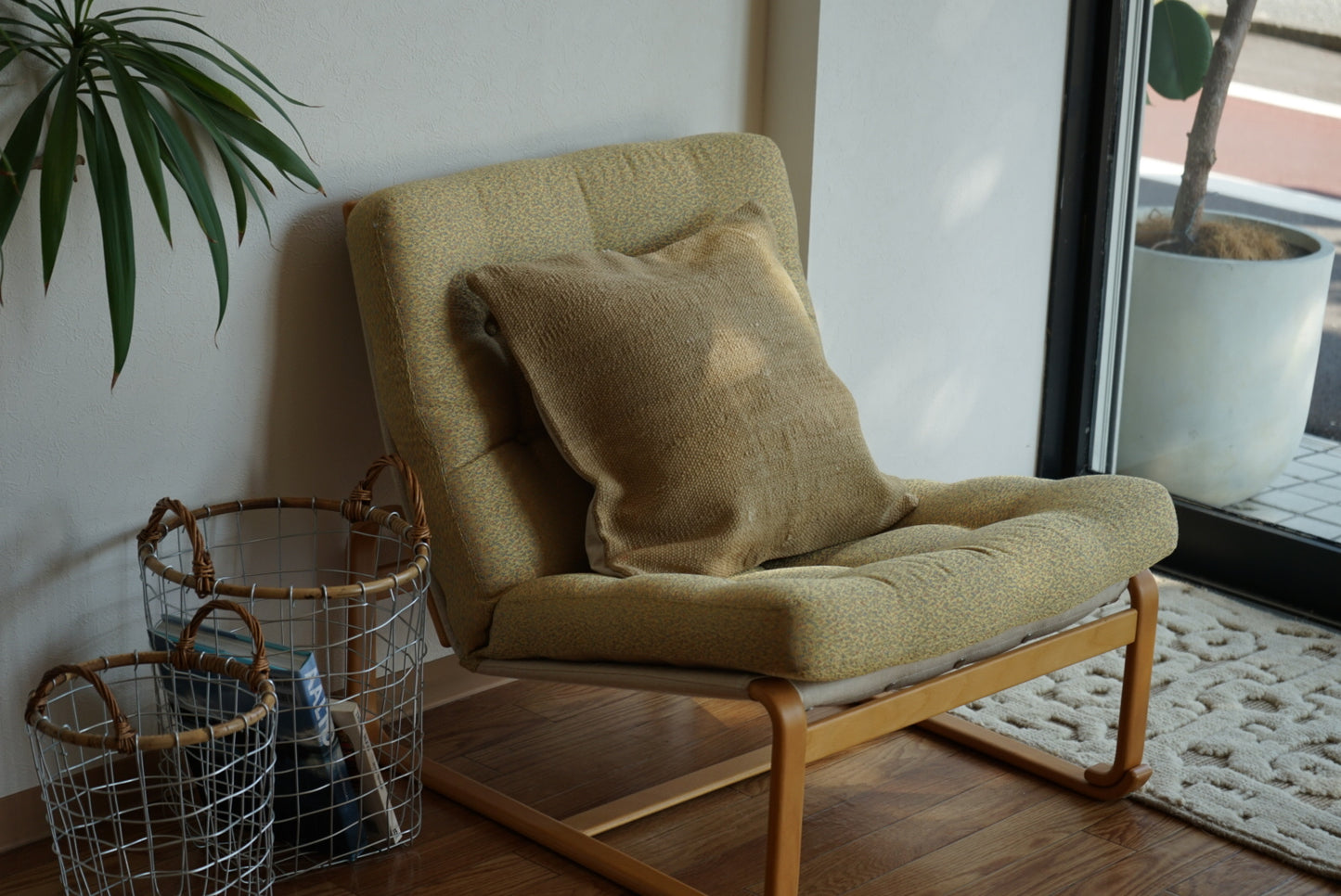 Türkiye Old Kilim Cushion Cover Brown , White Stripe Design 46 × 45 cm No.TR25563 / 送料無料・羊毛手織りキリム