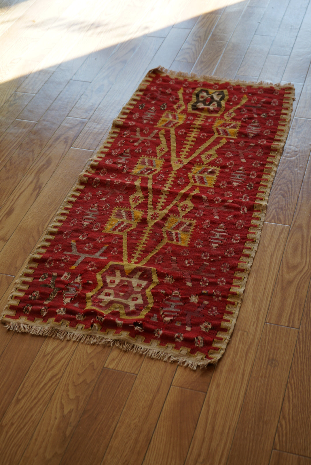 店頭販売 Tribal rug Türkiye Old Anatoria Kilim Tapestry Red , Yellow " Tree of life " 1960年代 111 × 53 cm No.TR25565 / 国内送料無料・羊毛手織りキリム
