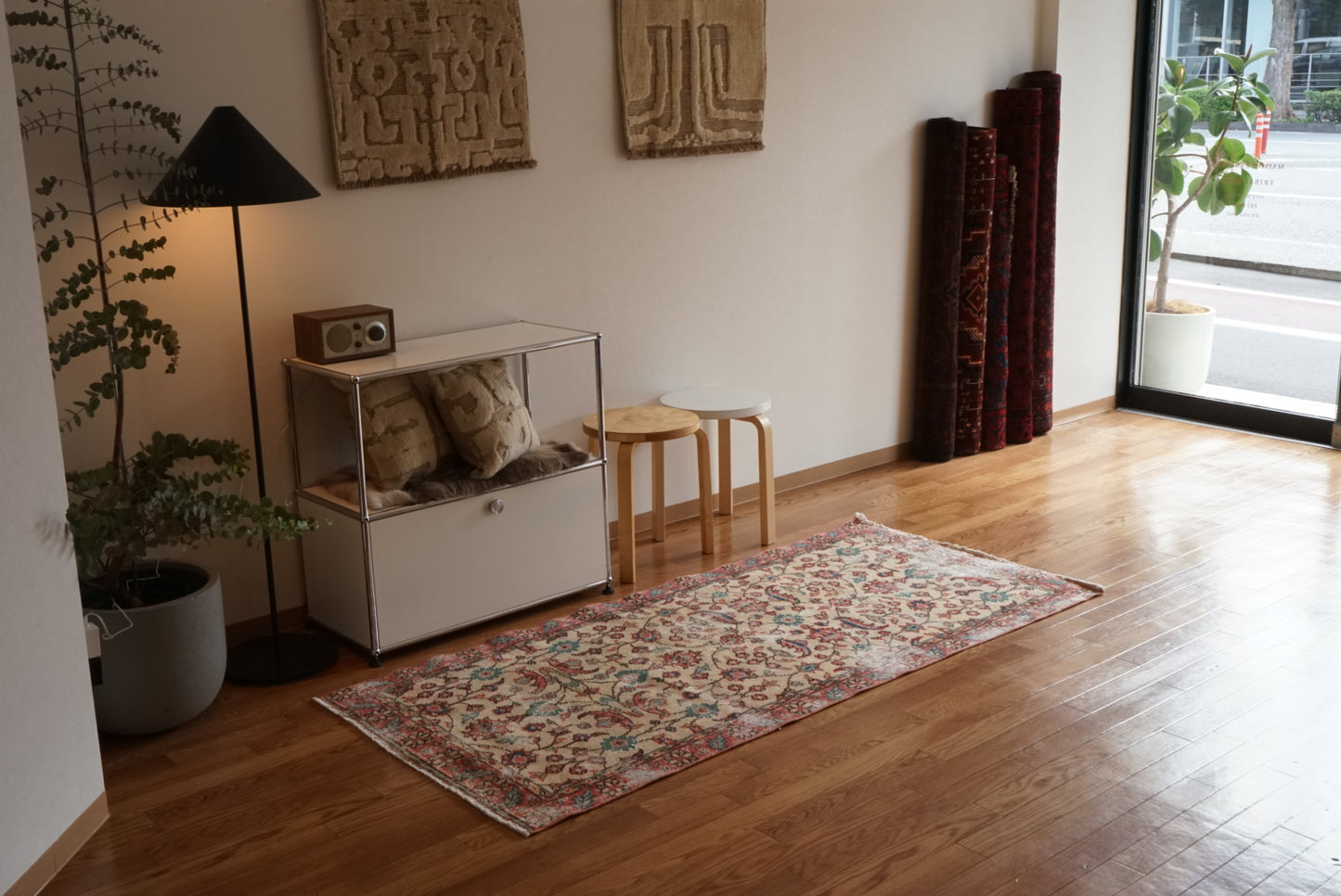 Türkiye Old Isparta Beige , Rose Pink , Emerald Green Floral 1970年代 194 × 92 cm No.TR25451 / 国内送料無料