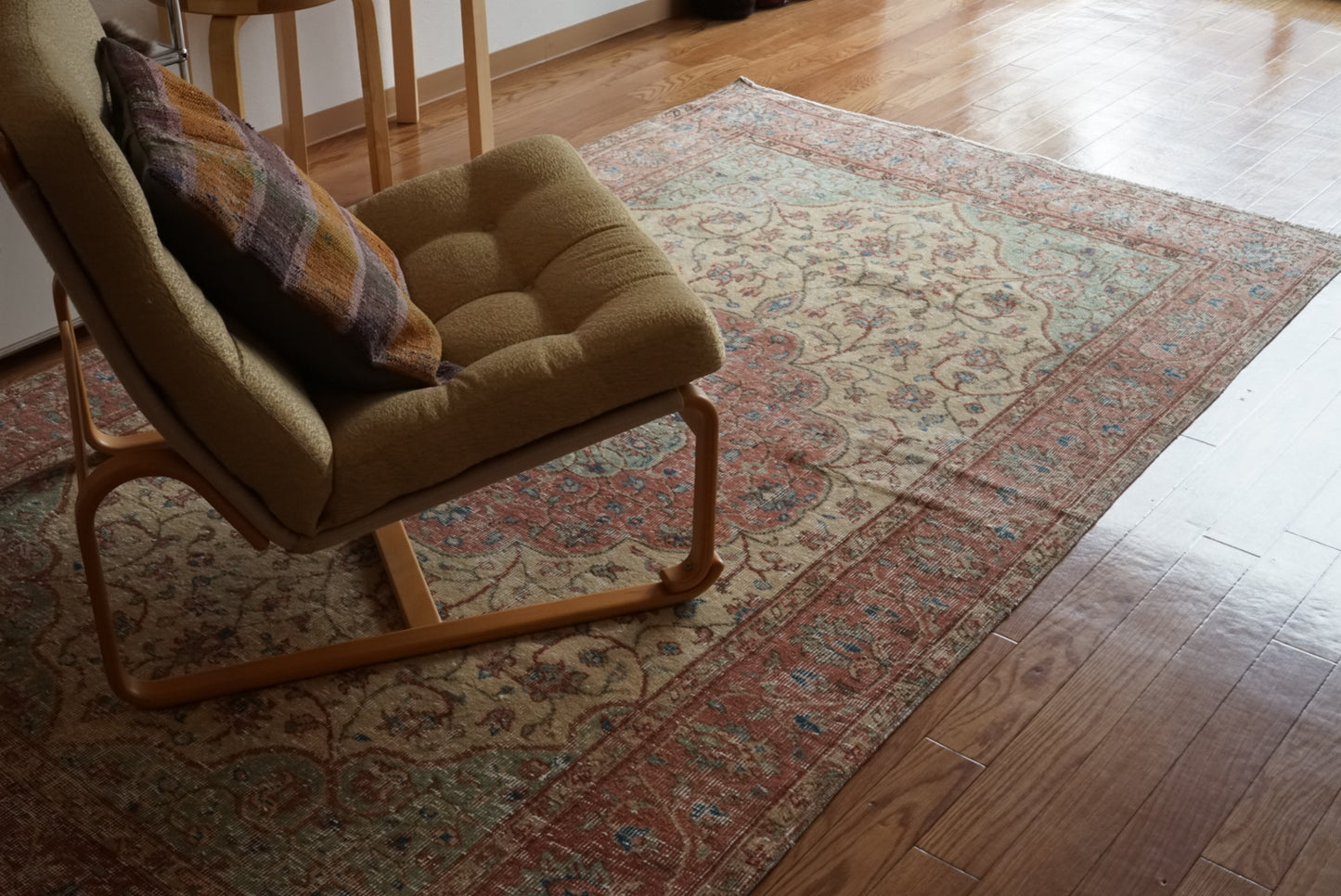 Türkiye Old Isparta Beige , Red , Green Medallion 1960年代 244 × 142 cm No.TR25455