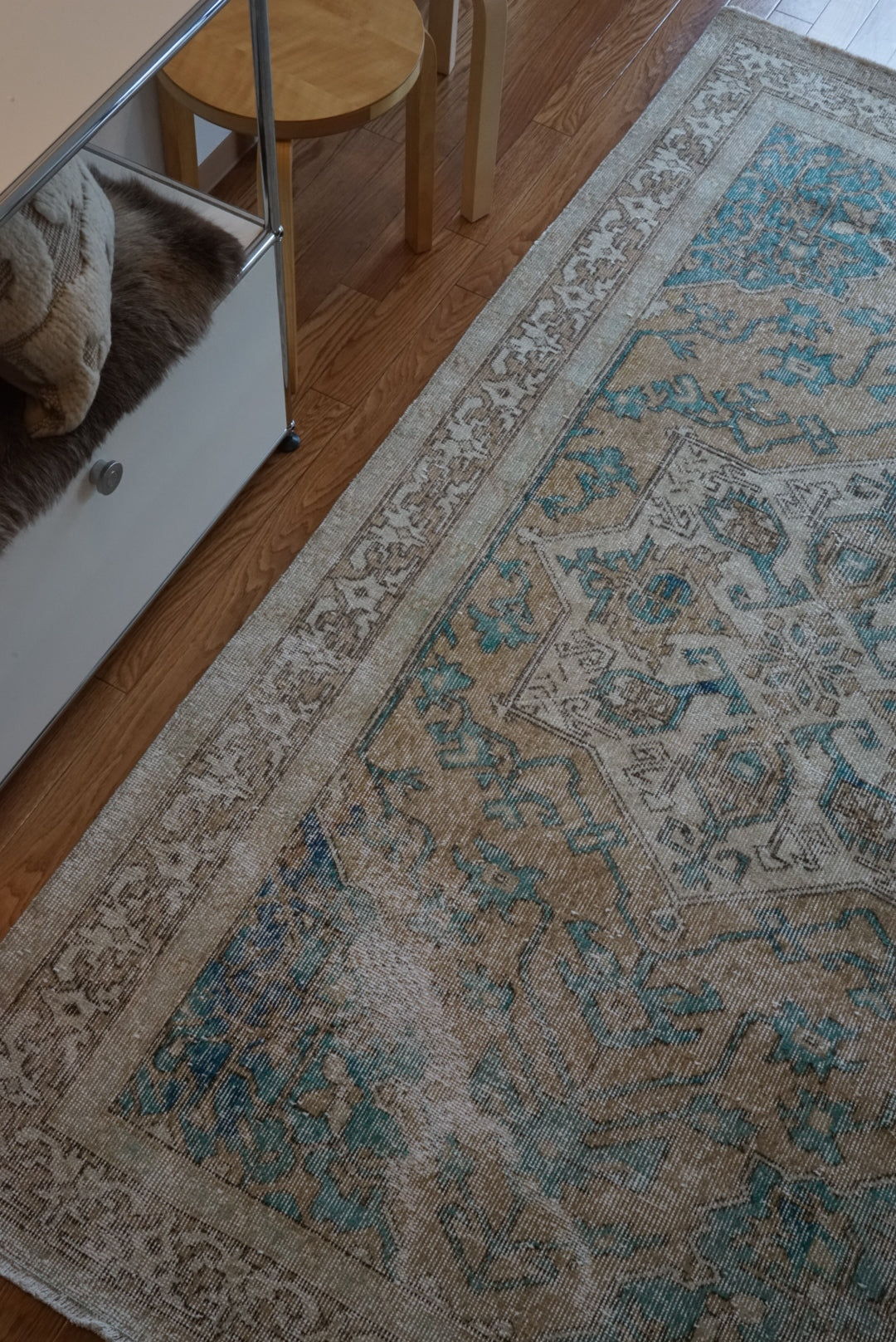 Türkiye Old Oushak Beige , Blue , Medallion 1960年代 227 × 132cm No.TR25454