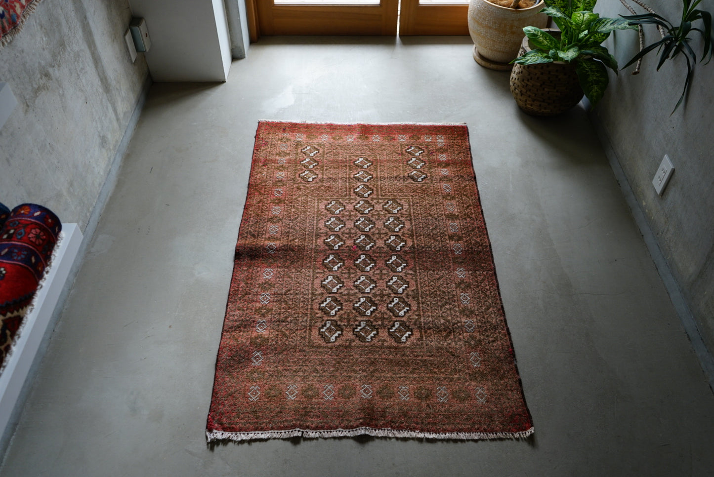 AFGHANISTAN OLD BALUCH PRAYER RUG 1970年代 138 × 88 cm