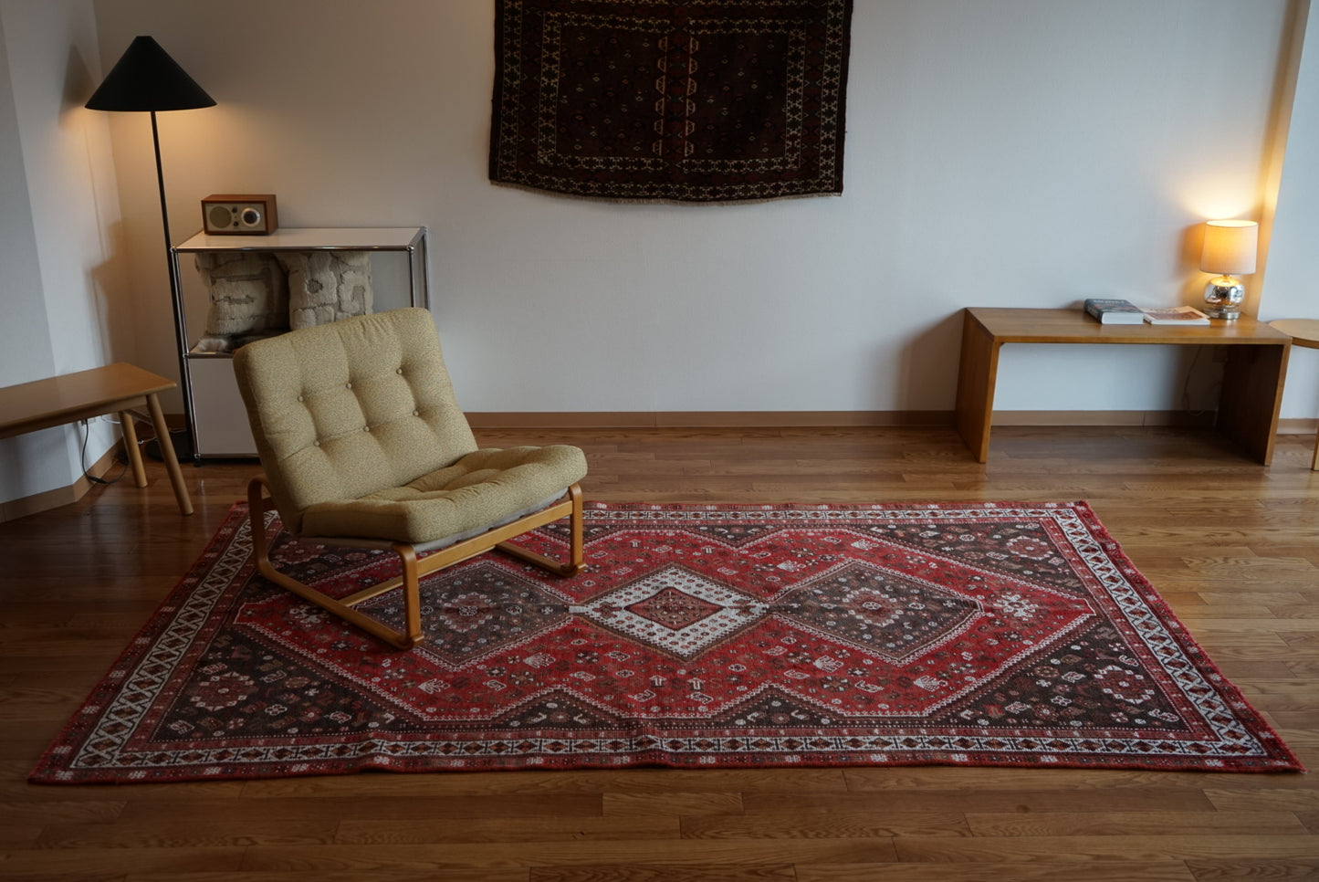店頭販売 Türkiye Old Persia Design Red , Black 1960年代 263 × 145 cm No.TR25515 / 国内送料無料・羊毛手織り絨毯