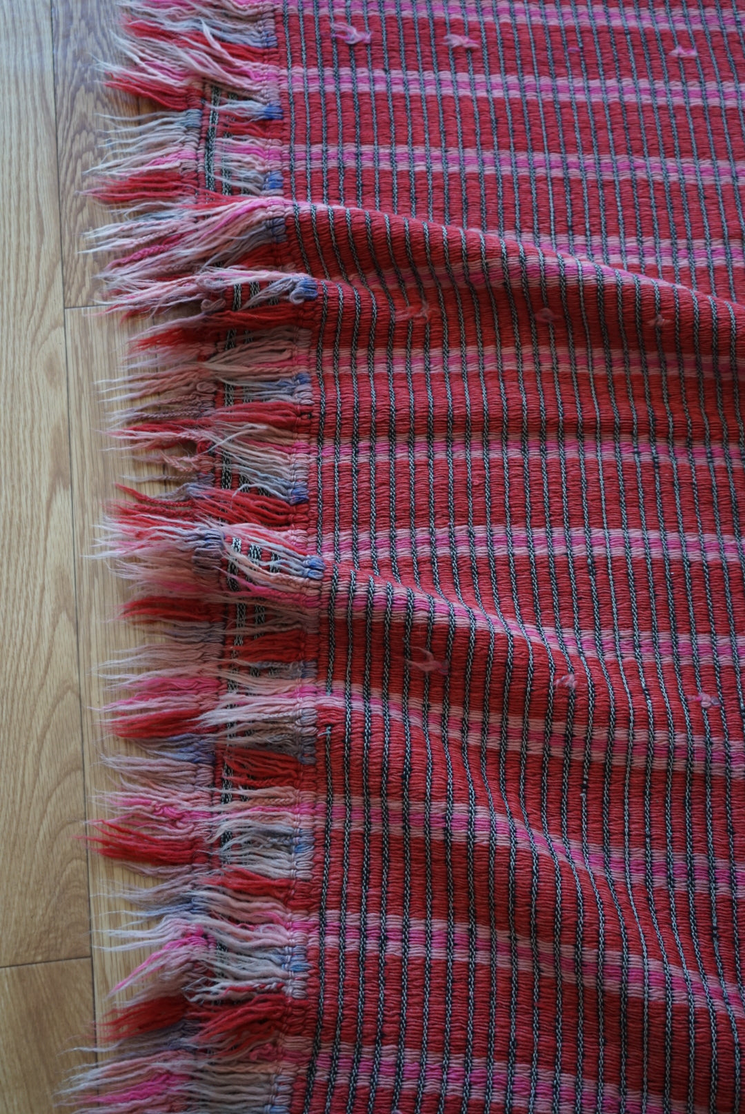 Türkiye Old Kilim Shaggy Pink , Red 1960年代 195 × 144 cm No.TR25546 / 国内送料無料・羊毛手織りキリム